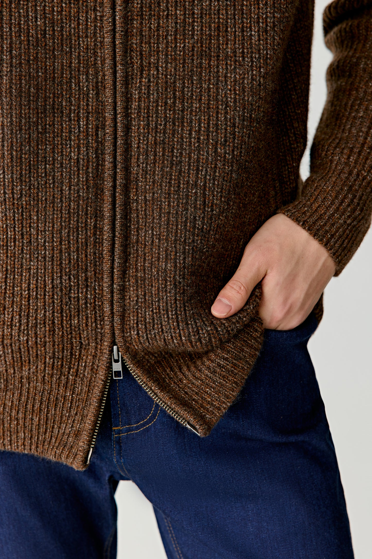 Close-up of the zip and knit texture, showing the quality of the twisted cashmere yarn.