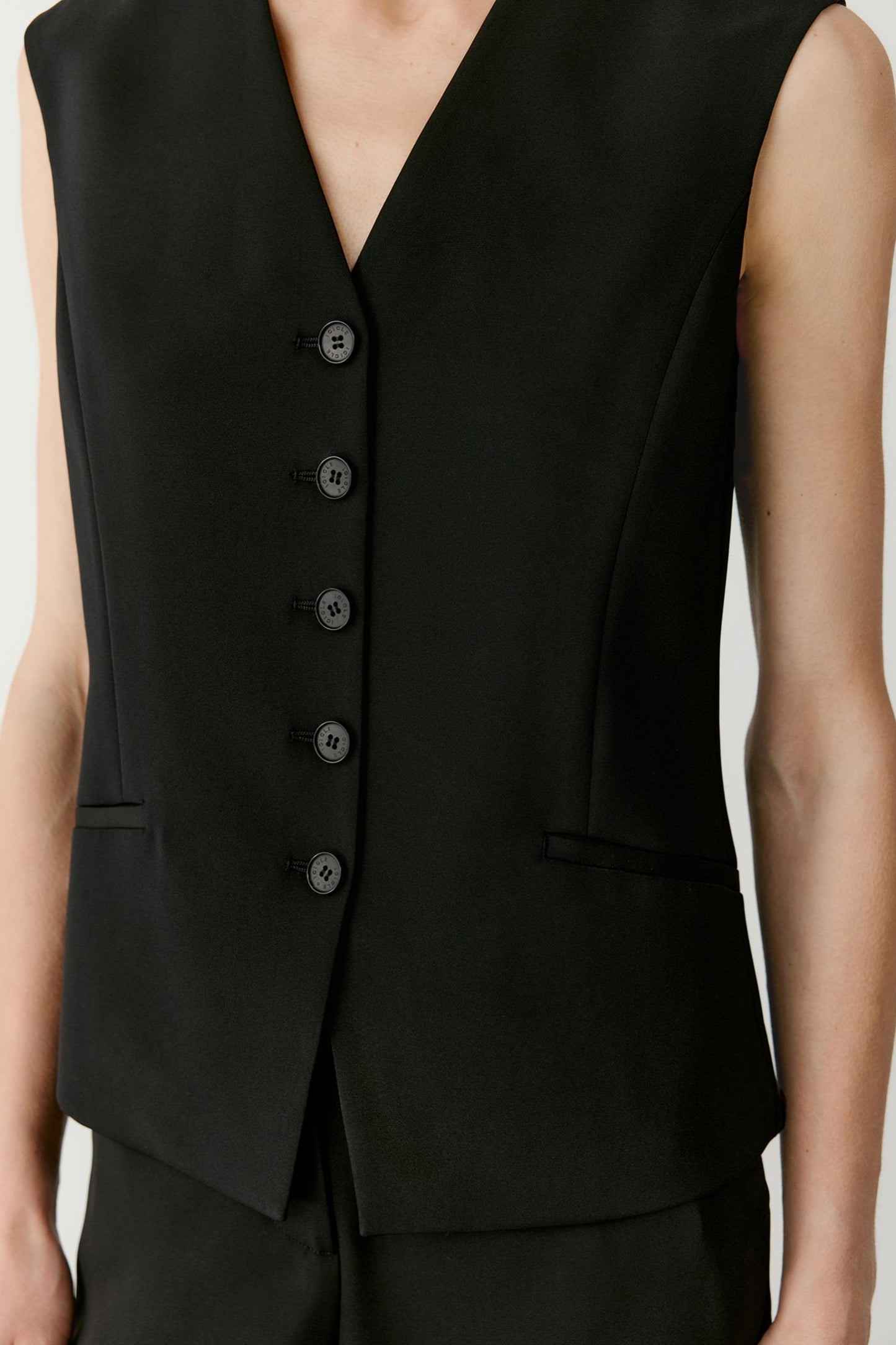 Sleeveless Vest in Silk Crepe