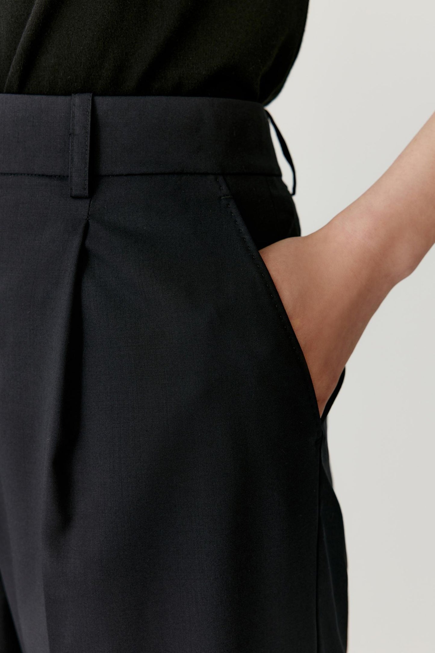 Pantalon droit en laine peignée