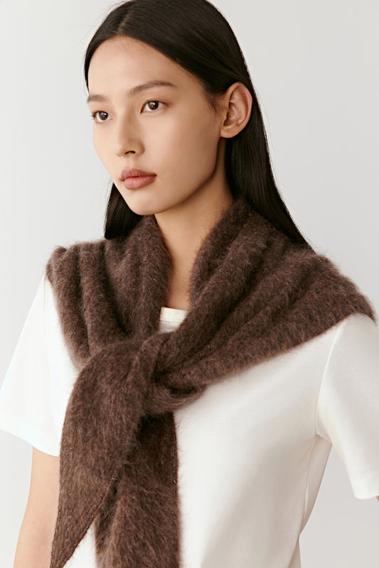 Three-quarter view highlighting the enveloping shape and soft twisted texture of the cashmere.