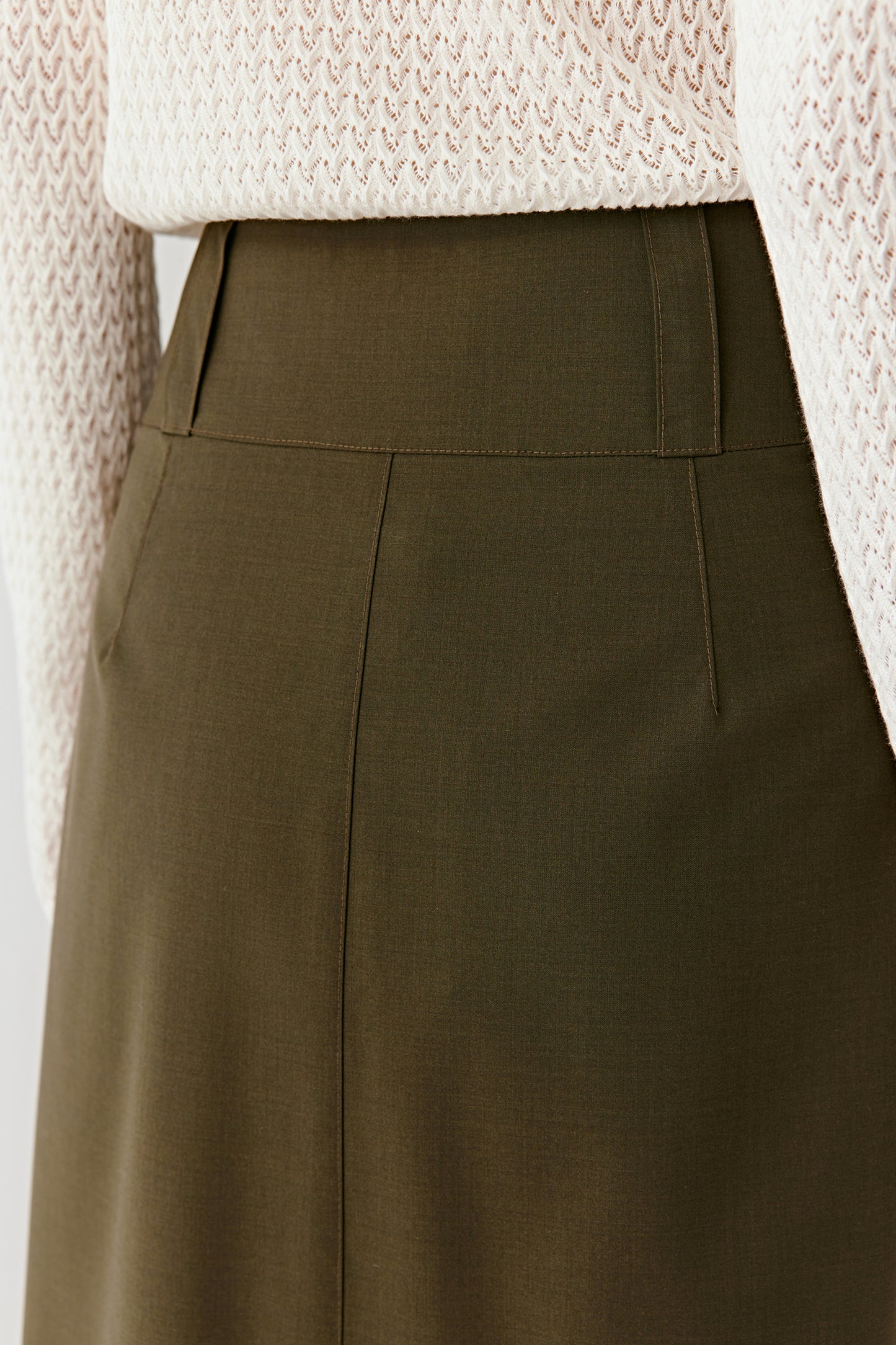 A close-up reveals the fine weave and crisp finish of the naturally water-repellent fabric.