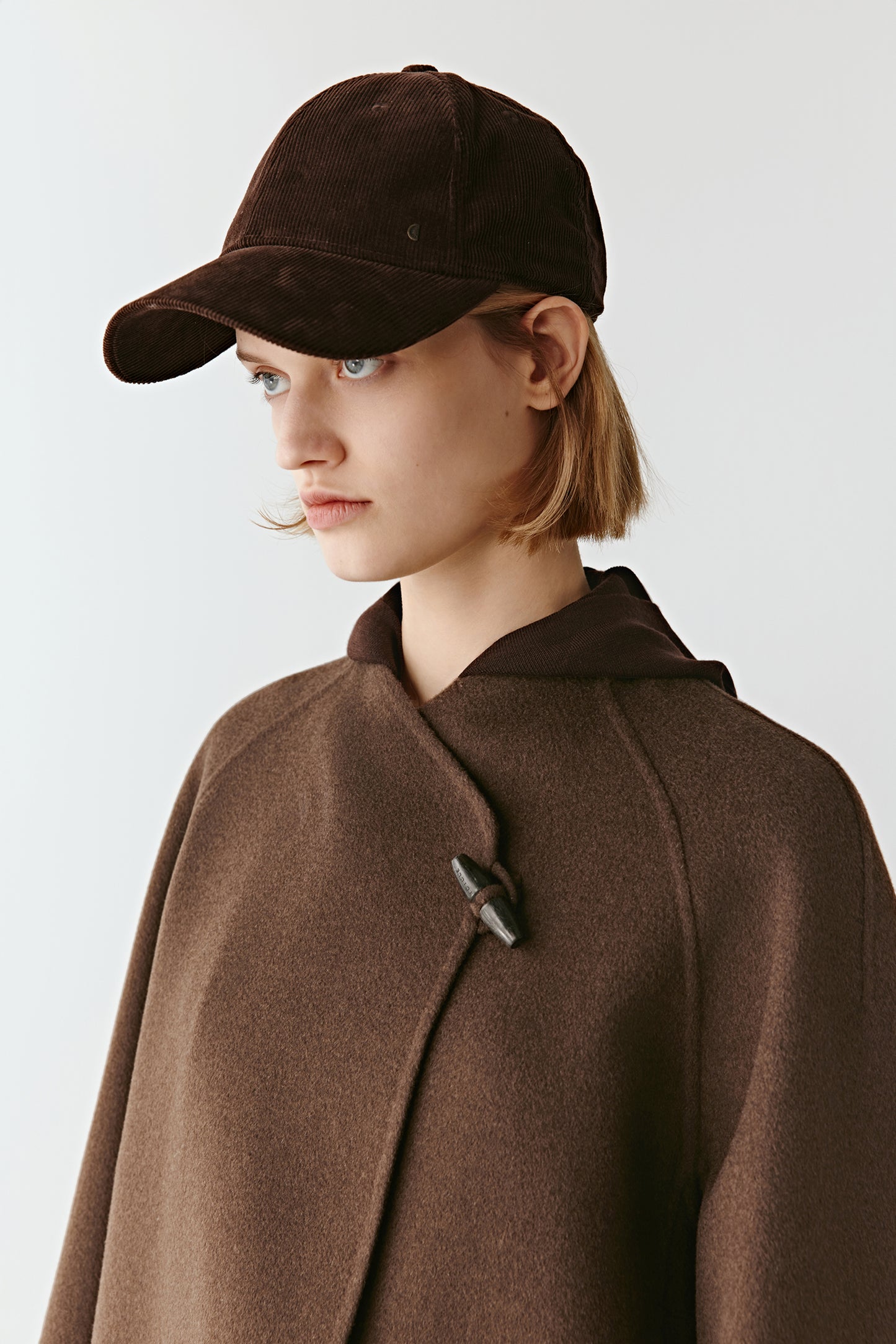 Close-up of the collar and texture, revealing the soft yakwool fibres and smooth inner finish.