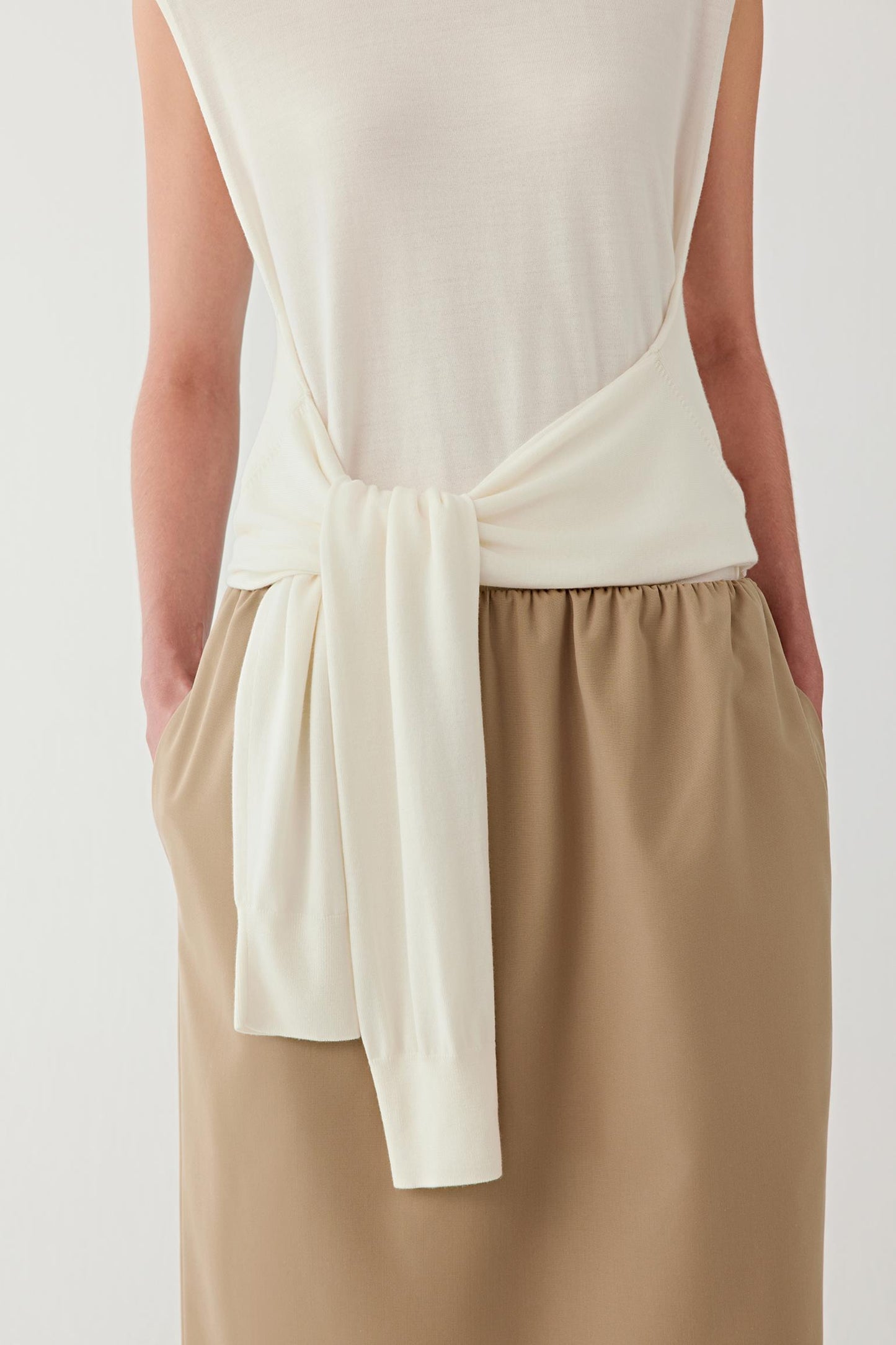 Close-up detail of the front tie and knit texture highlighting the soft structure of the wool fabric.