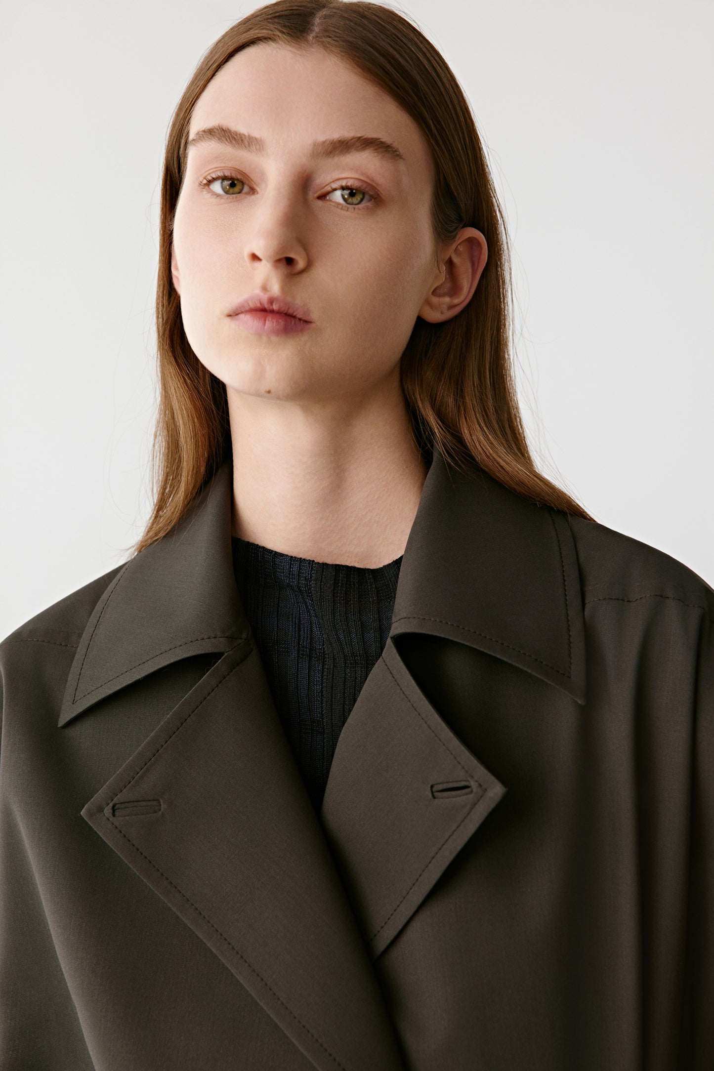 Portrait detail of the collar showing the elegant finish.