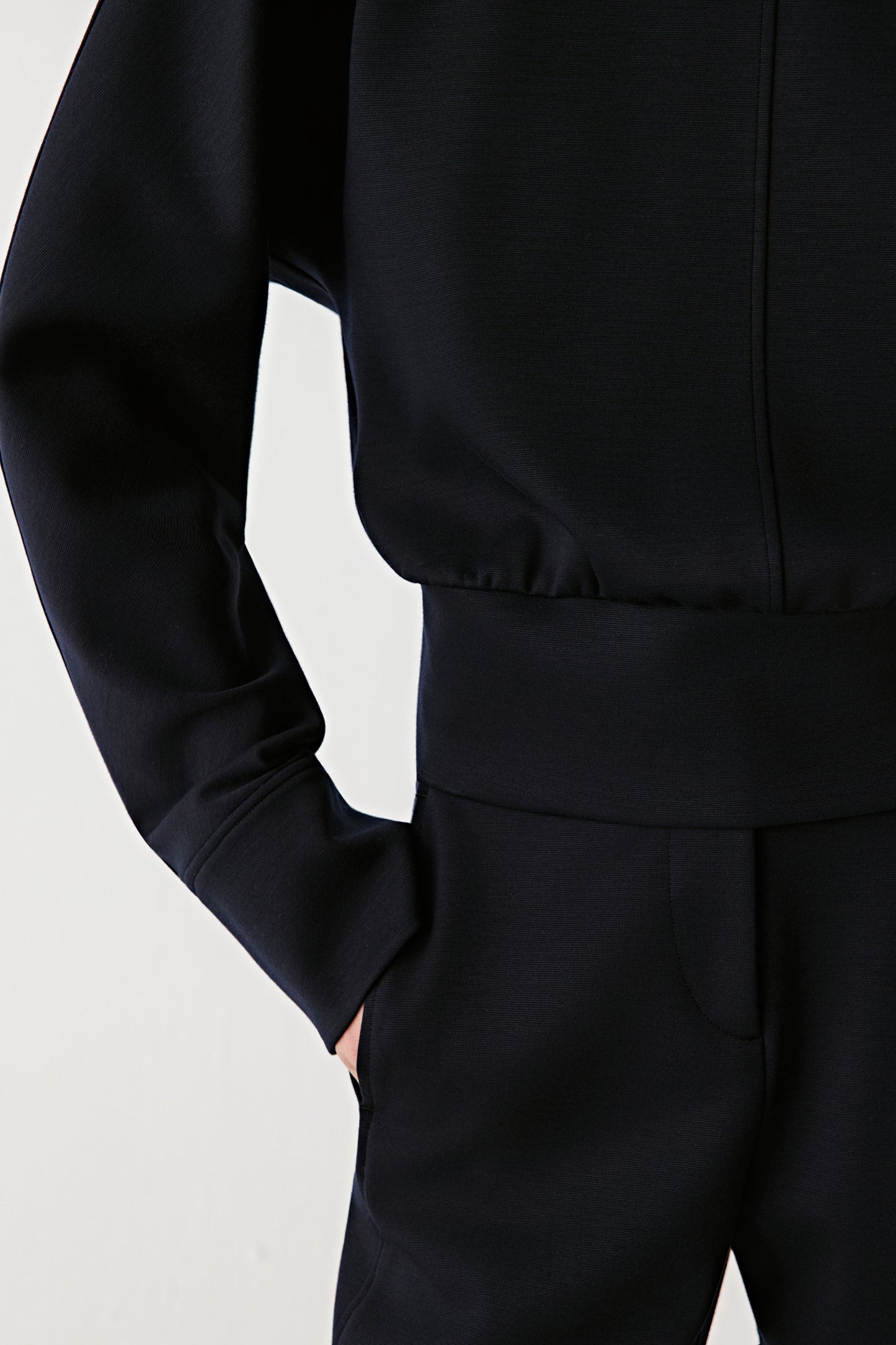 Haut à col montant en jersey de laine peignée extensible