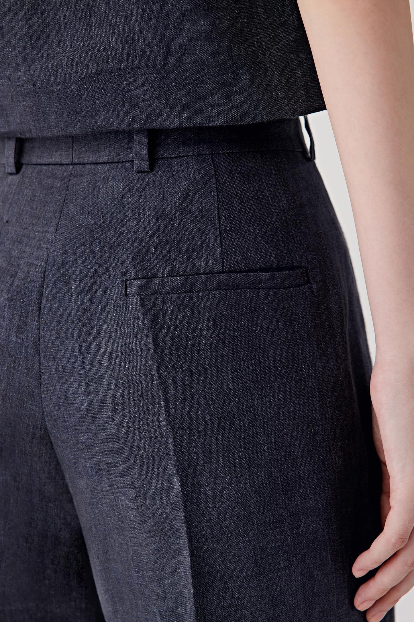 Close-up of the fabric texture and pressed folds showing the dense weave, dry hand and softly structured drape characteristic of linen.