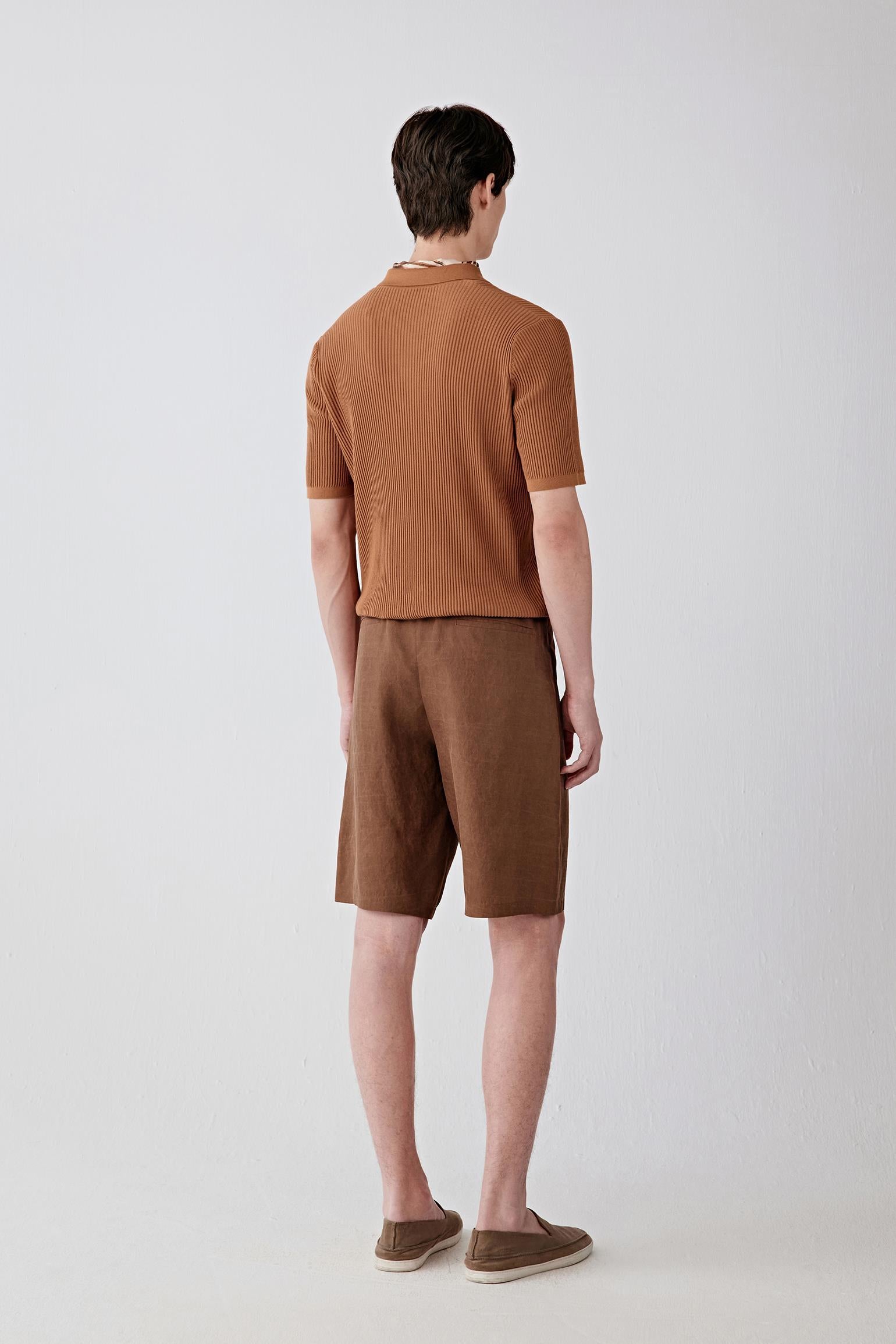 Full-length back view showing the rear silhouette, highlighting the clean shoulder line, straight cut through the body and the even, continuous ribbed texture across the back