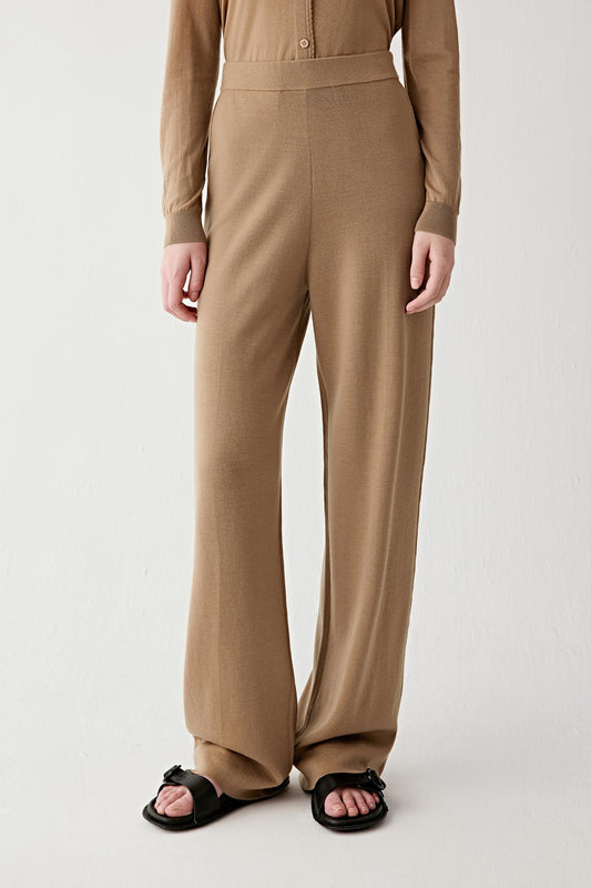 Front view from waist to ankle highlighting the straight waistband and wide-leg cut.