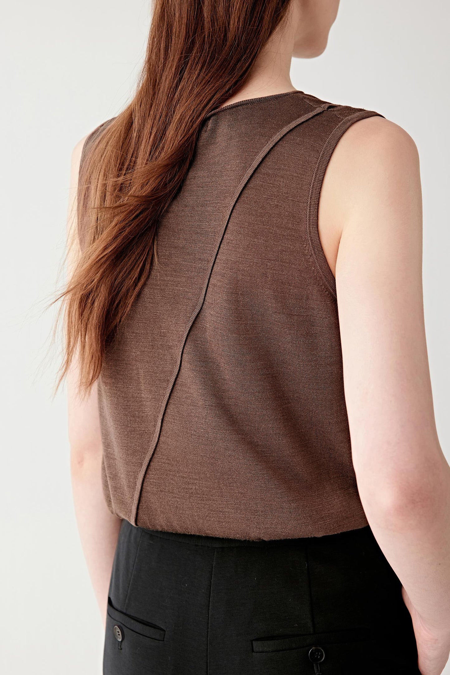 Back view of the top, showing the sleeveless construction, clean shoulder line and the smooth drape across the upper back, with the fabric falling naturally without stiffness