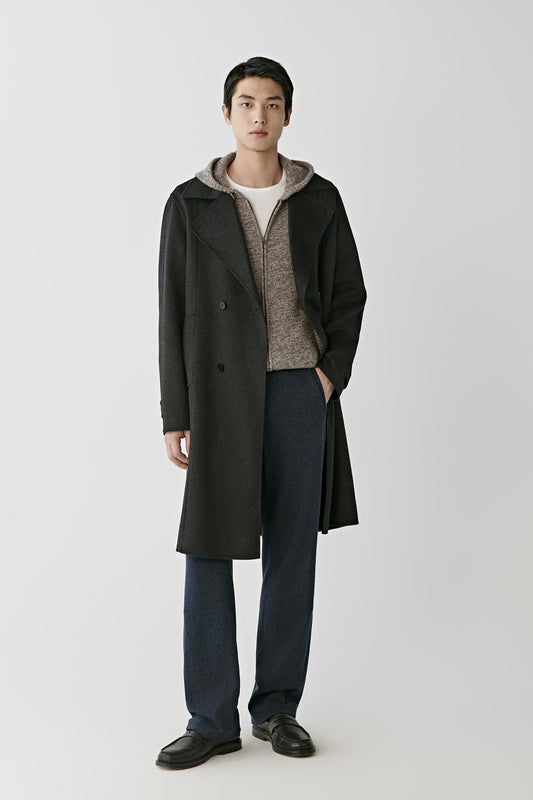 Front full-length view of a man wearing the dark grey double-face cashmere coat, highlighting the straight silhouette and welt pockets.