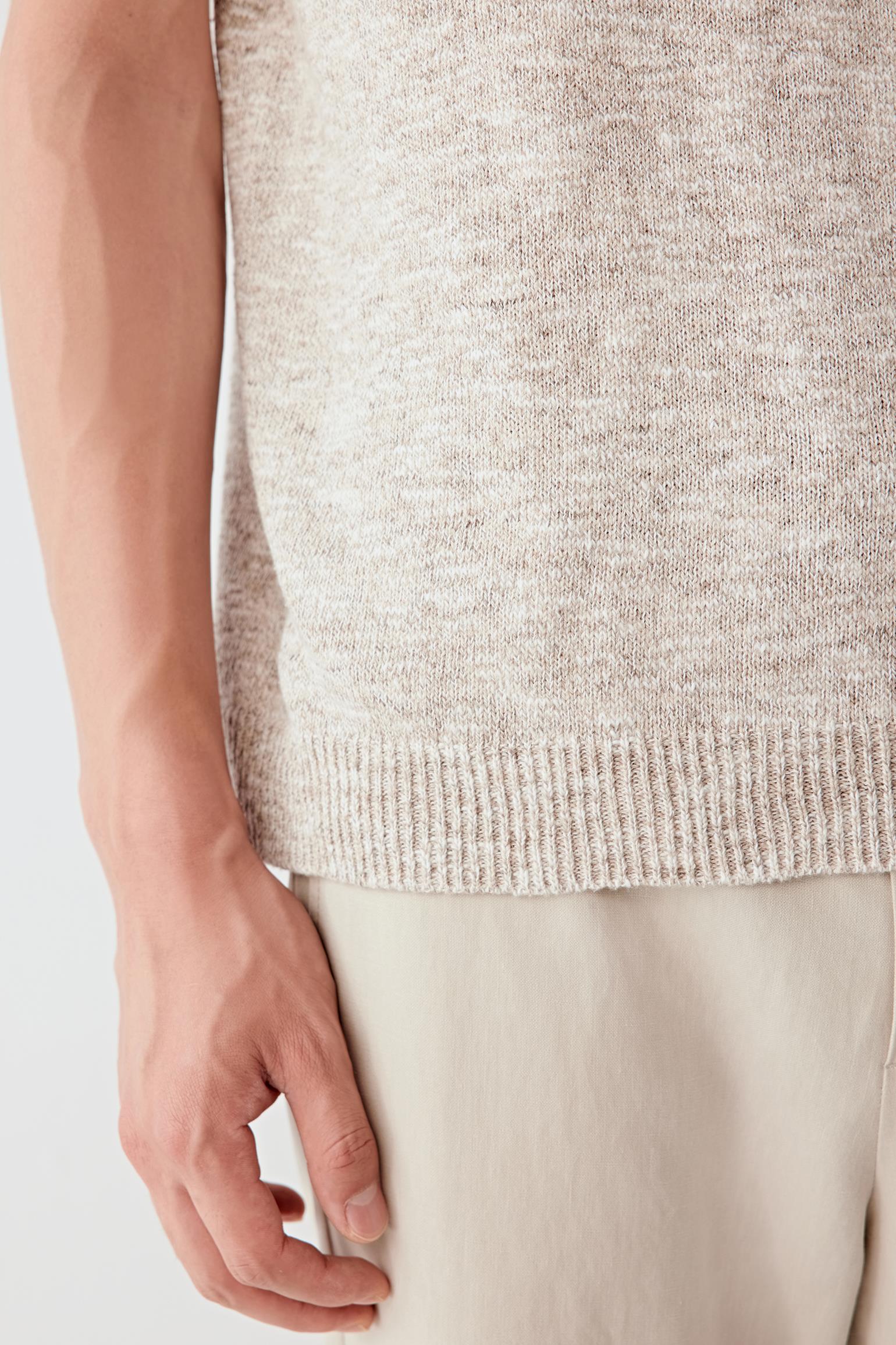 Close-up of the knit trim and fine texture.