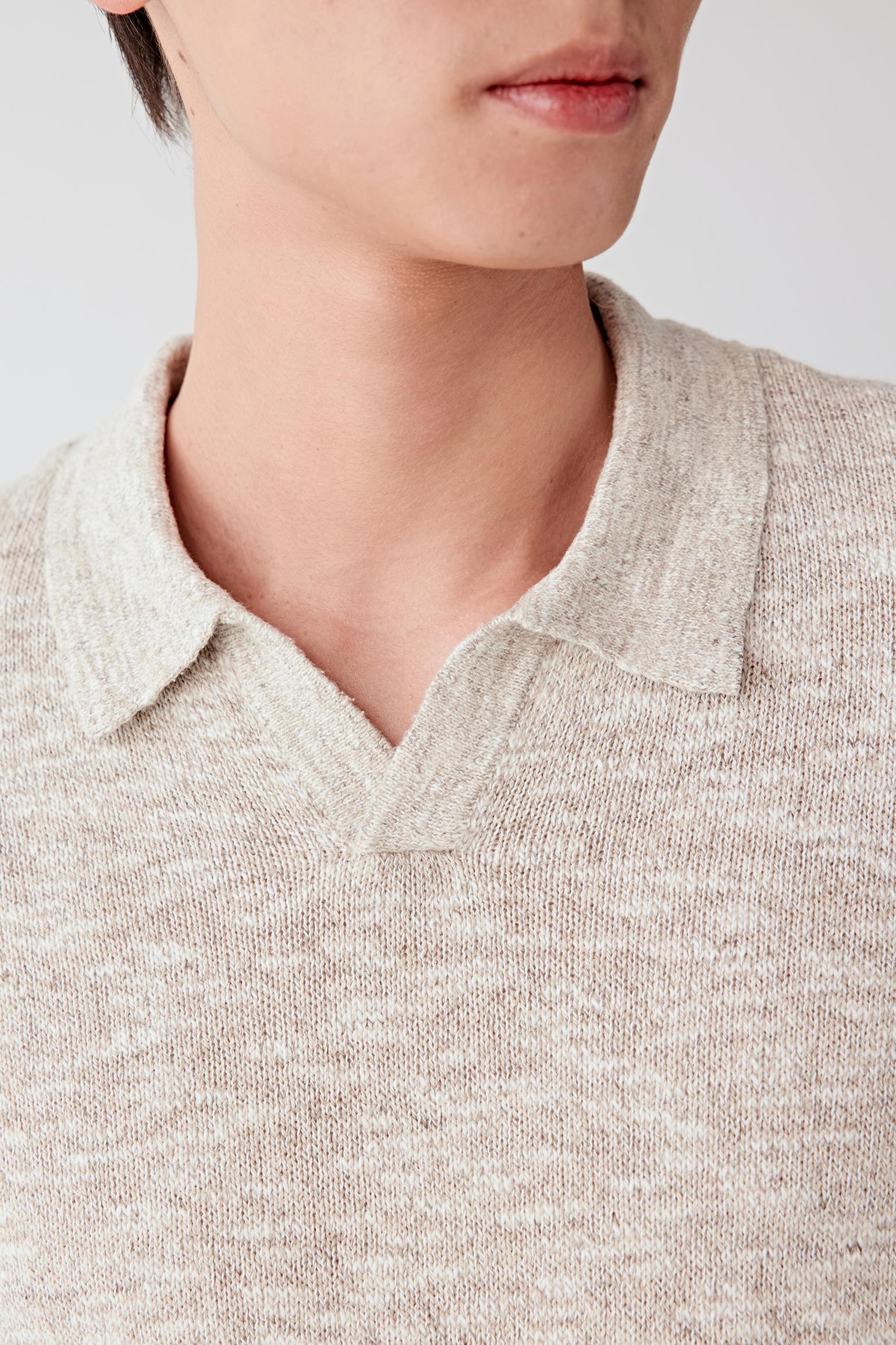 Close-up of the knit collar and fine texture.