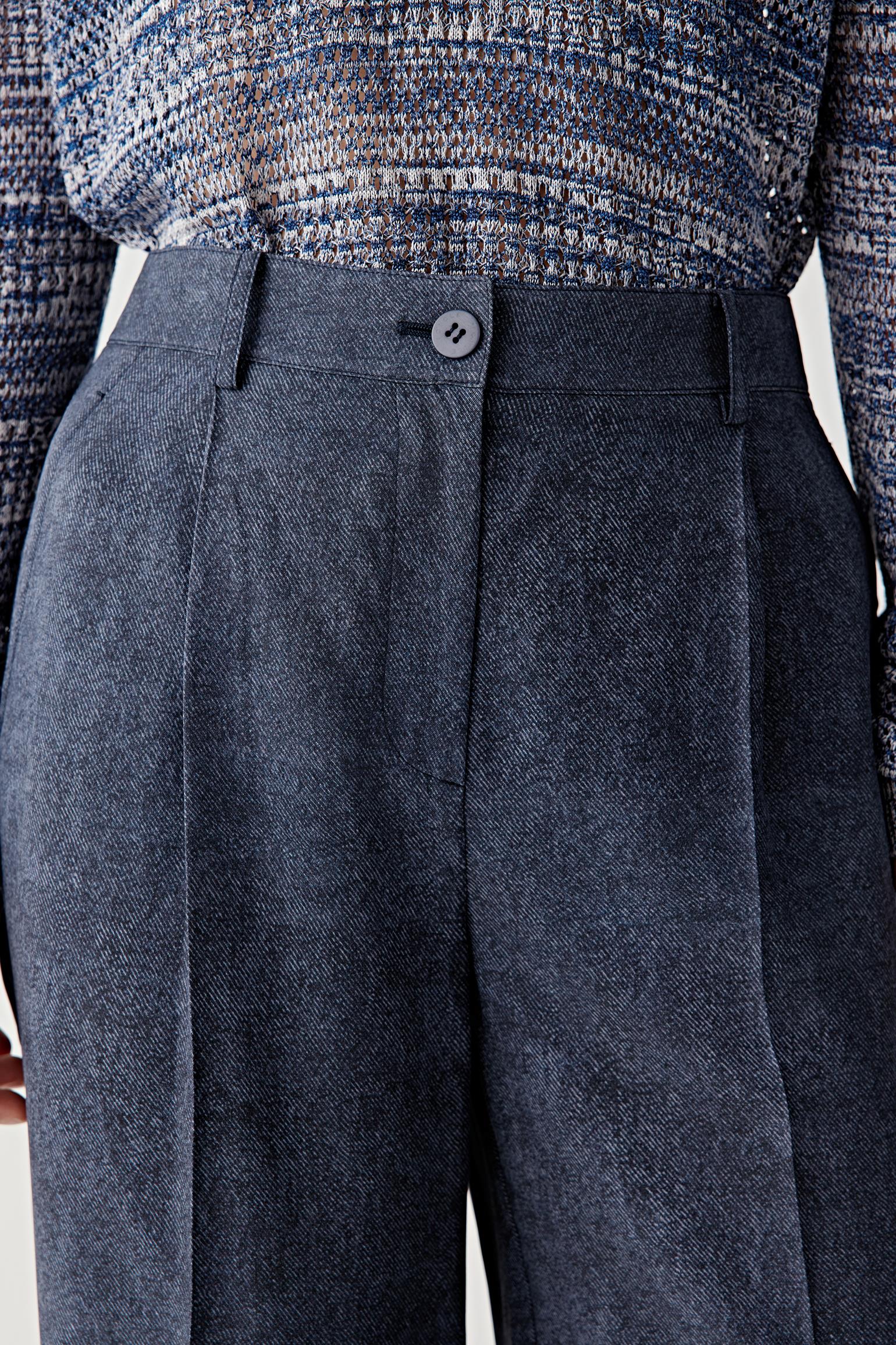 Close-up of waistband and pleats detailing the button fastening, belt loops, front pleats and lightly textured silk twill weave with subtle tonal depth