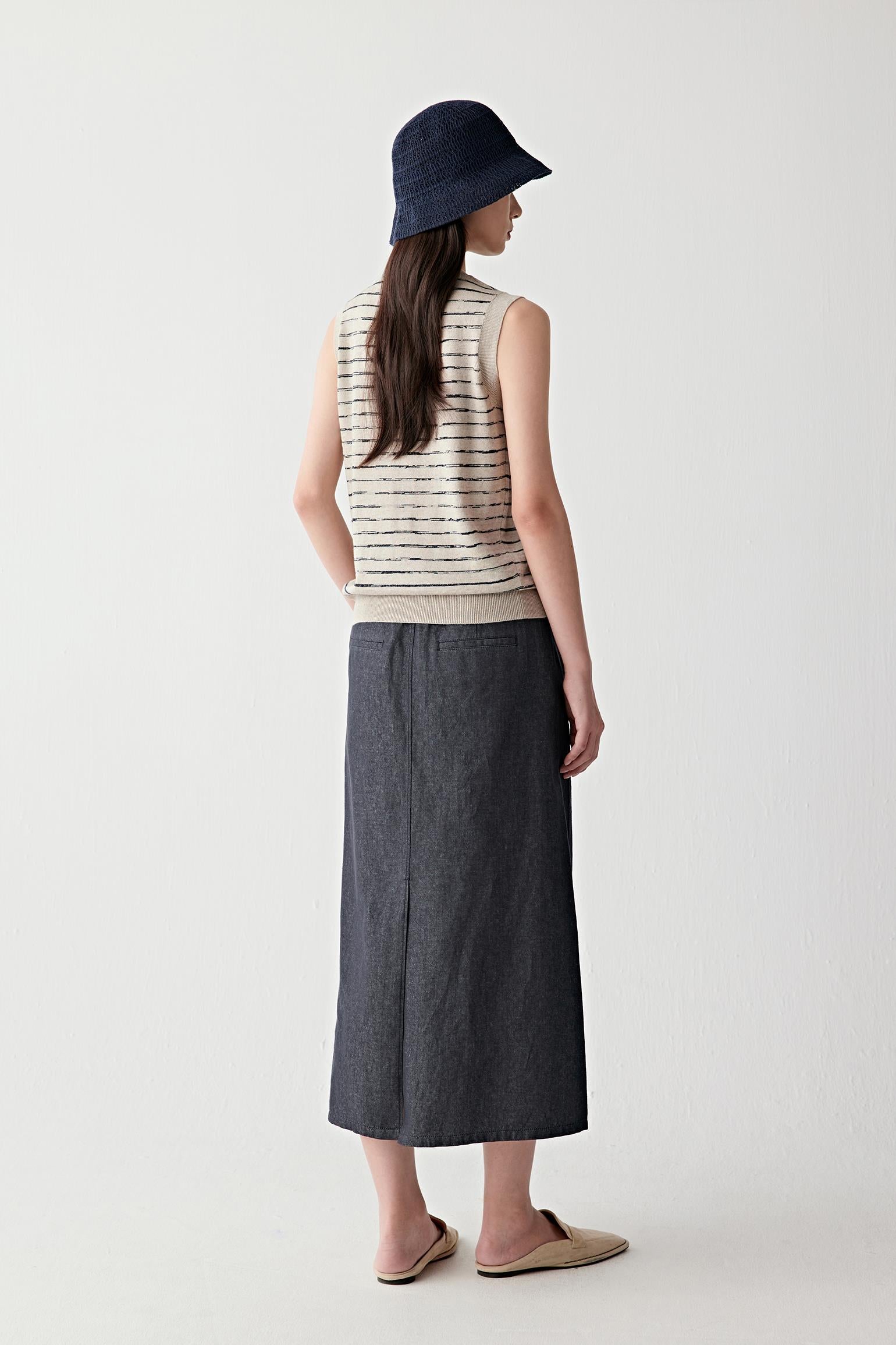 Side/back view showing clean armholes, straight cut and soft fall of the knit