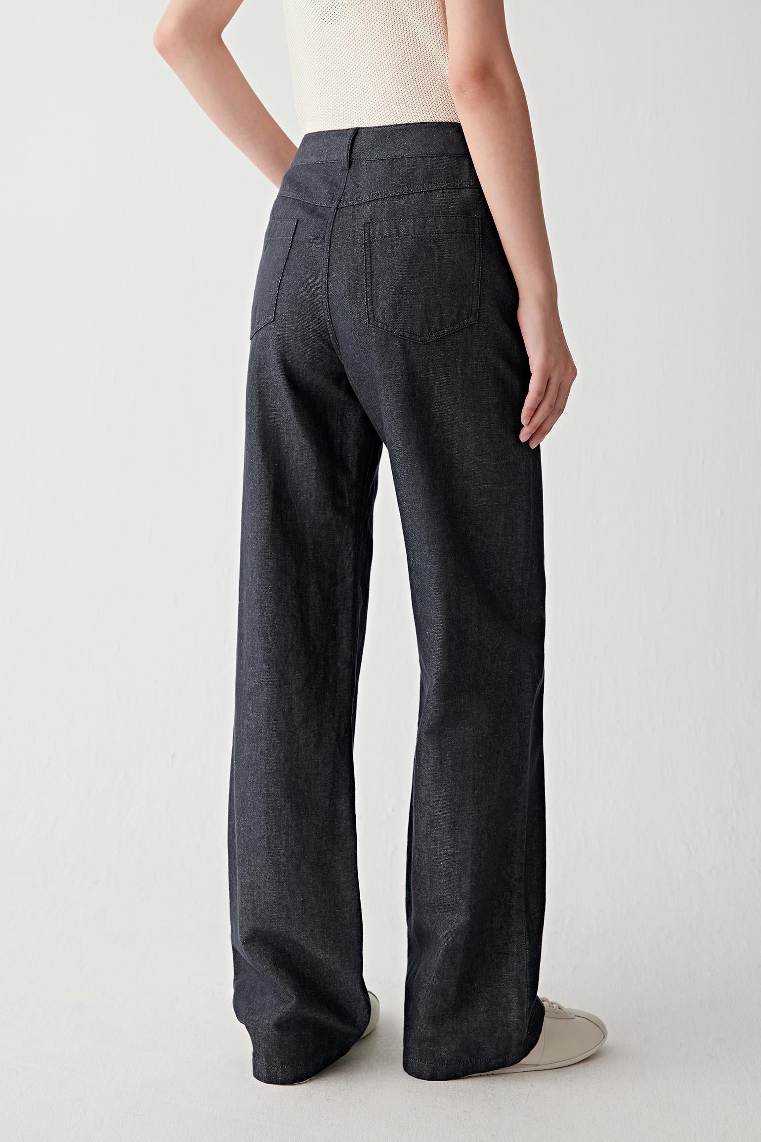 Full-length back view showing the rear silhouette, highlighting the straight fall from waistband to hem, the clean construction and the structured shape maintained by the fabric