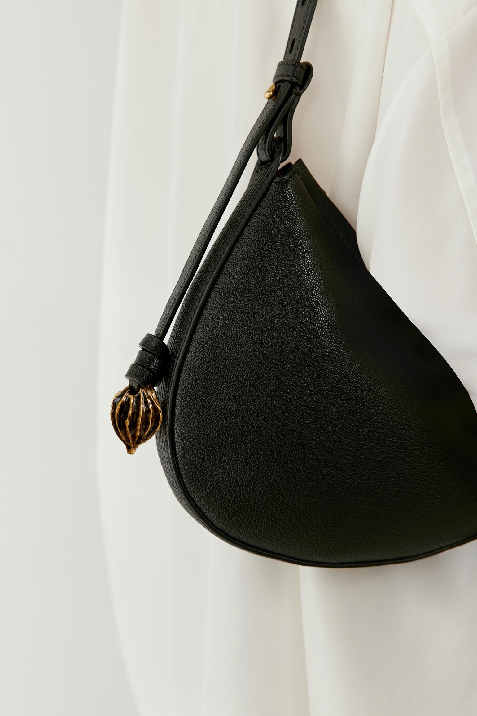 PUBLICTOKYO moon型bag ANNIE PUFFER TOWN MOON BAG / CERATO BRIGHT | NEWS (お知らせ