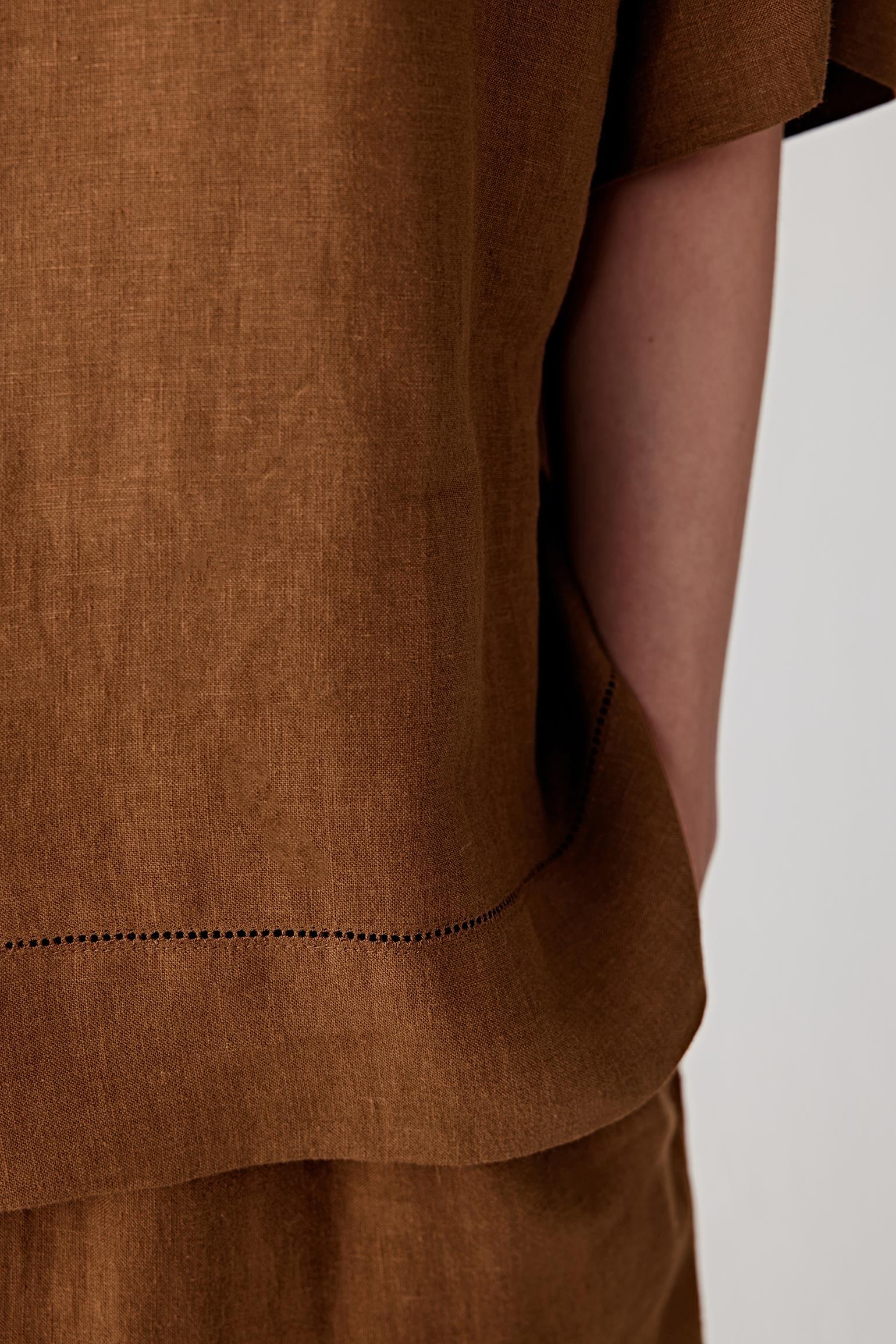 Side or three-quarter view highlighting the relaxed silhouette, short sleeves and fluid drape through the body