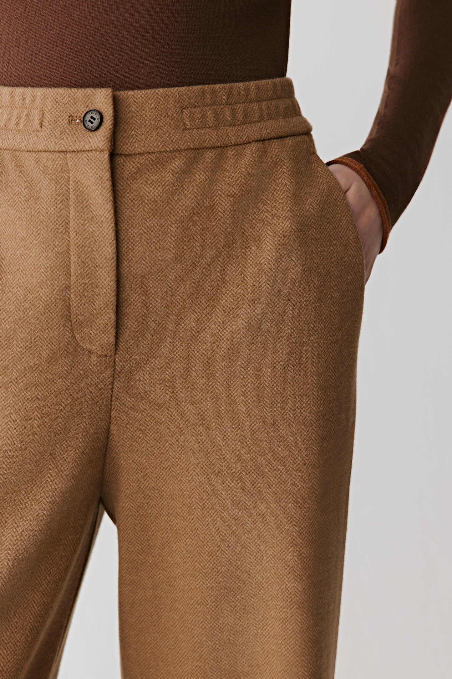 Pantalon droit en jersey jacquard de laine de chameau