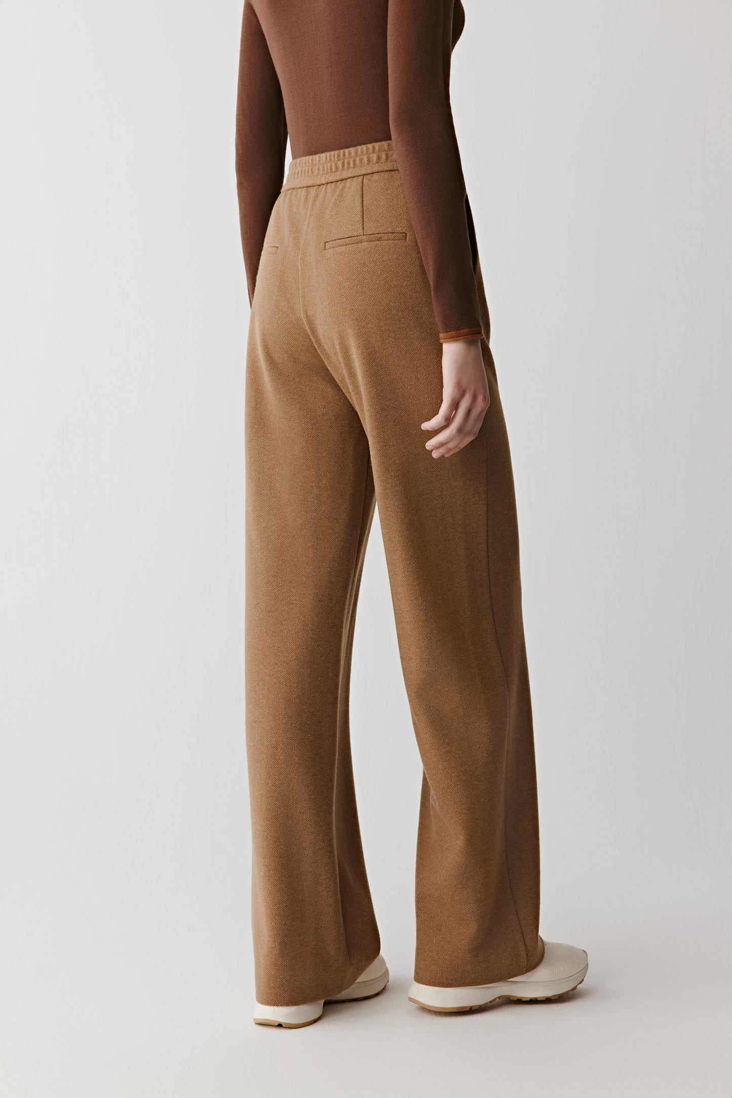 Pantalon droit en jersey jacquard de laine de chameau