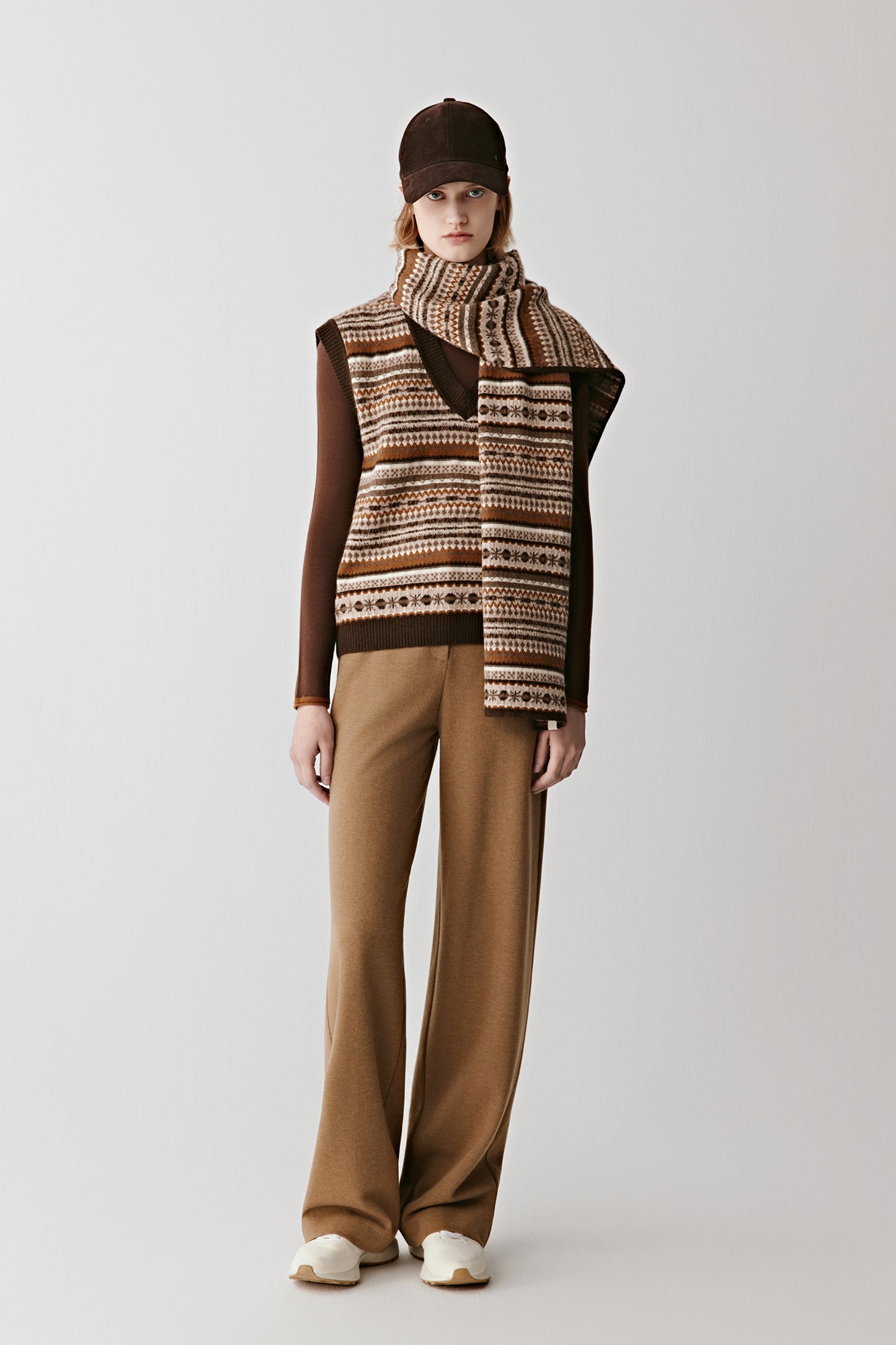 Pantalon droit en jersey jacquard de laine de chameau