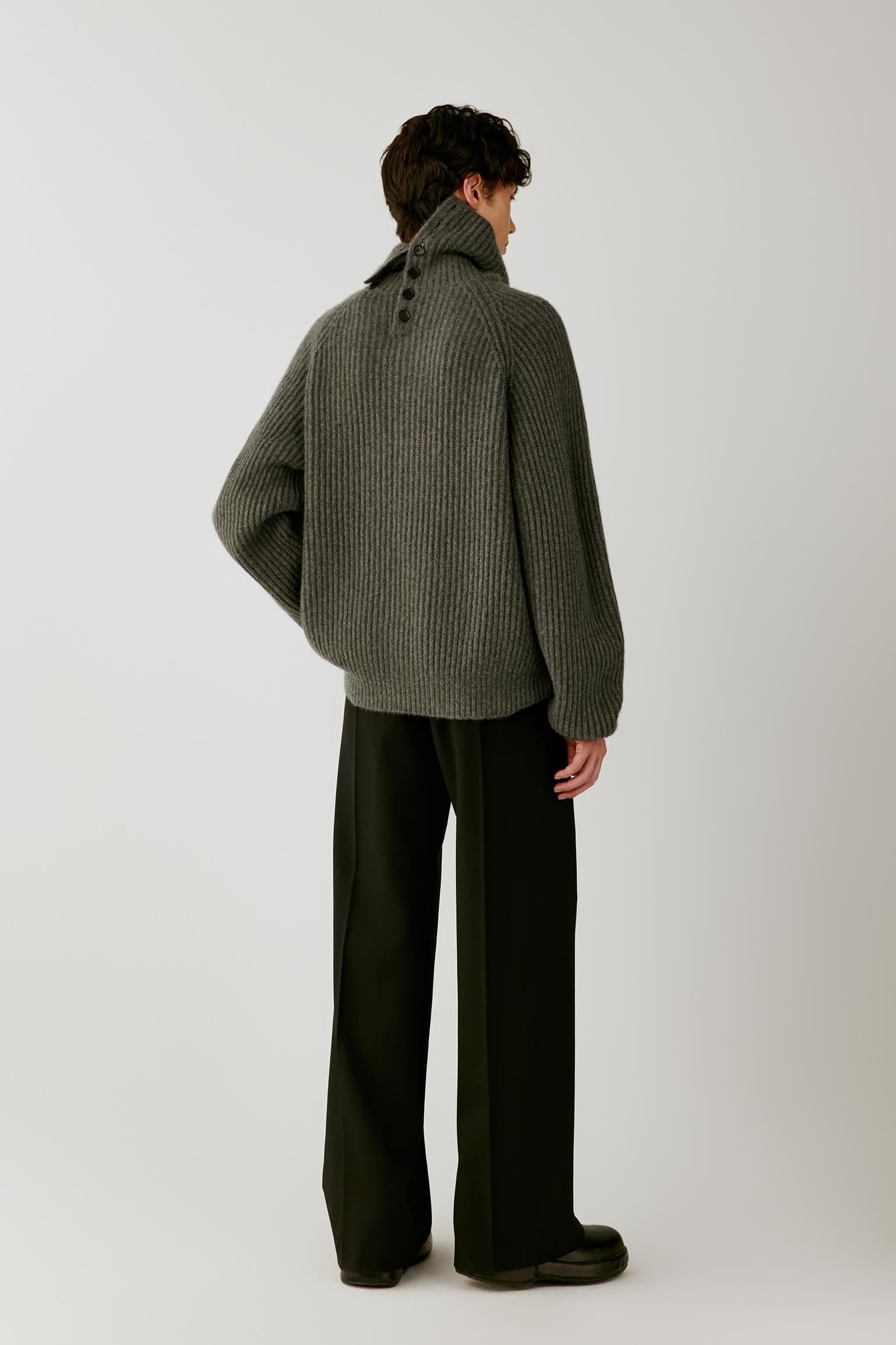 Back view highlighting the relaxed oversized silhouette, raglan sleeves and ribbed texture.