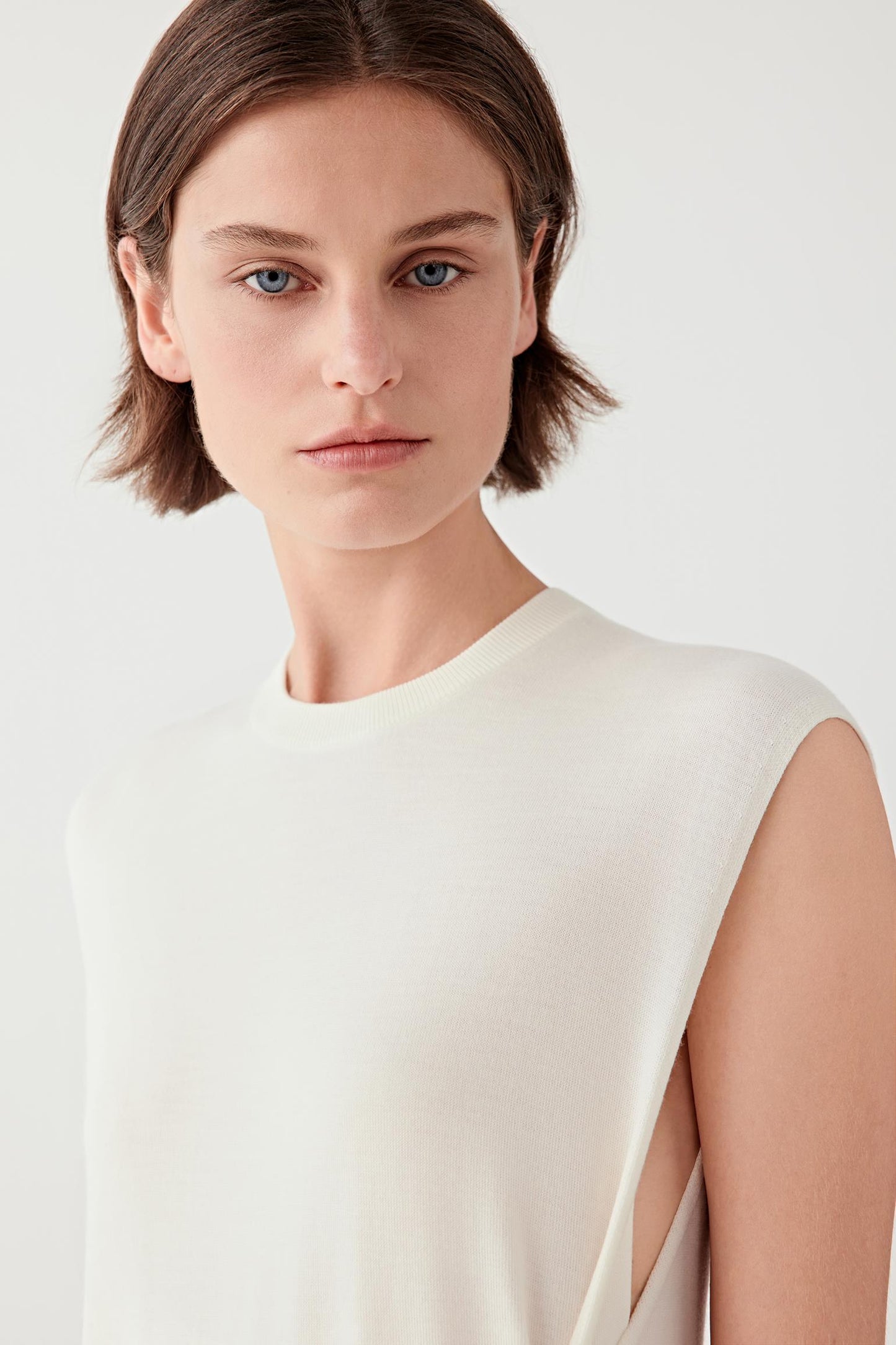 Close-up of the round neckline.