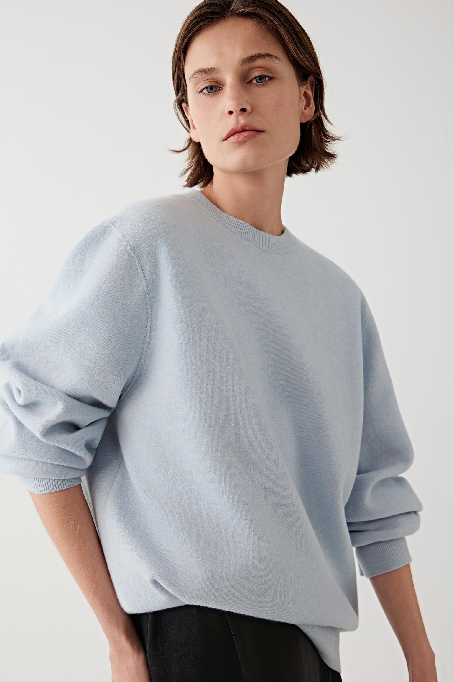 Close-up of the round neckline.