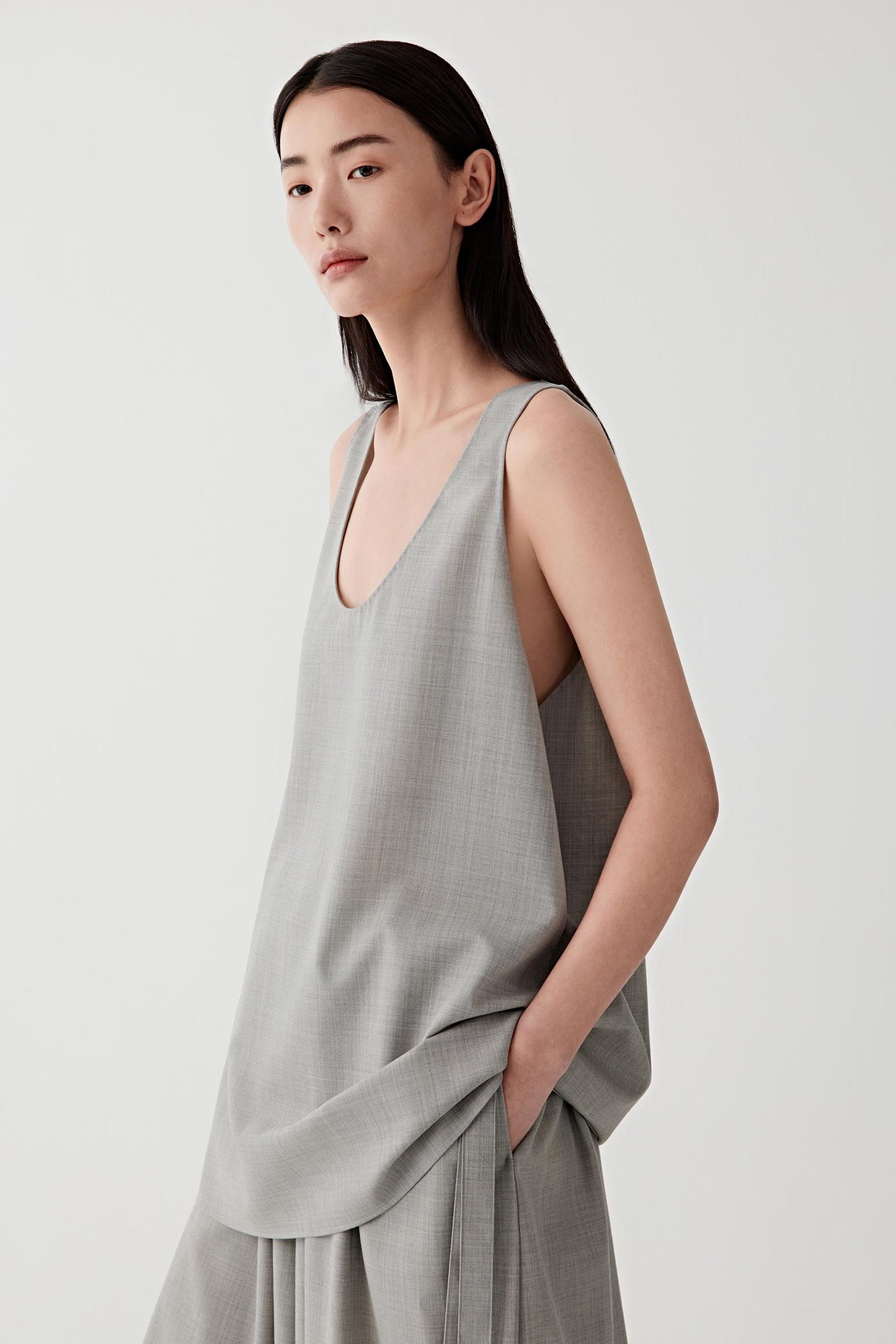 Side view showing the straight cut.