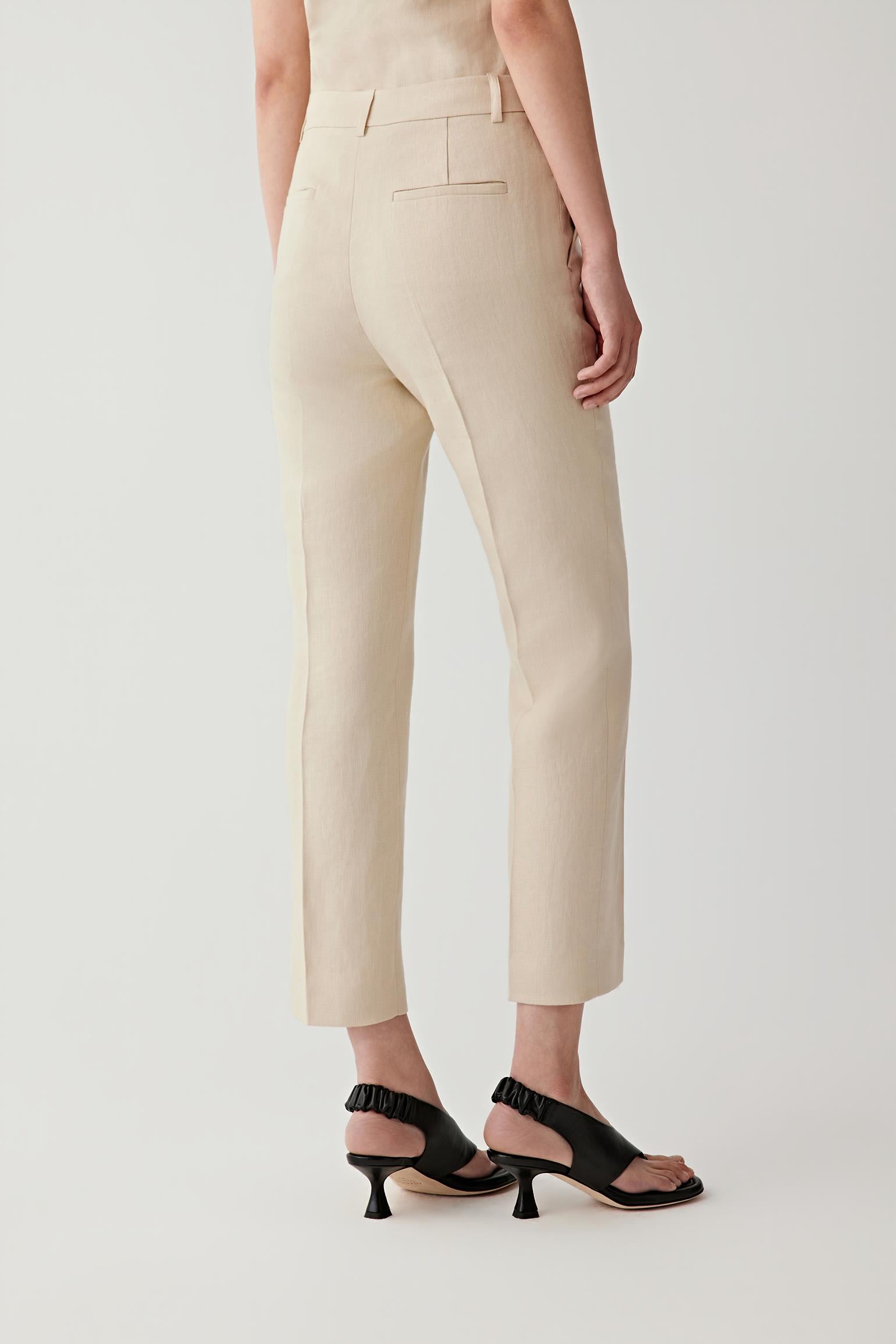 Side view highlighting the elongating silhouette.