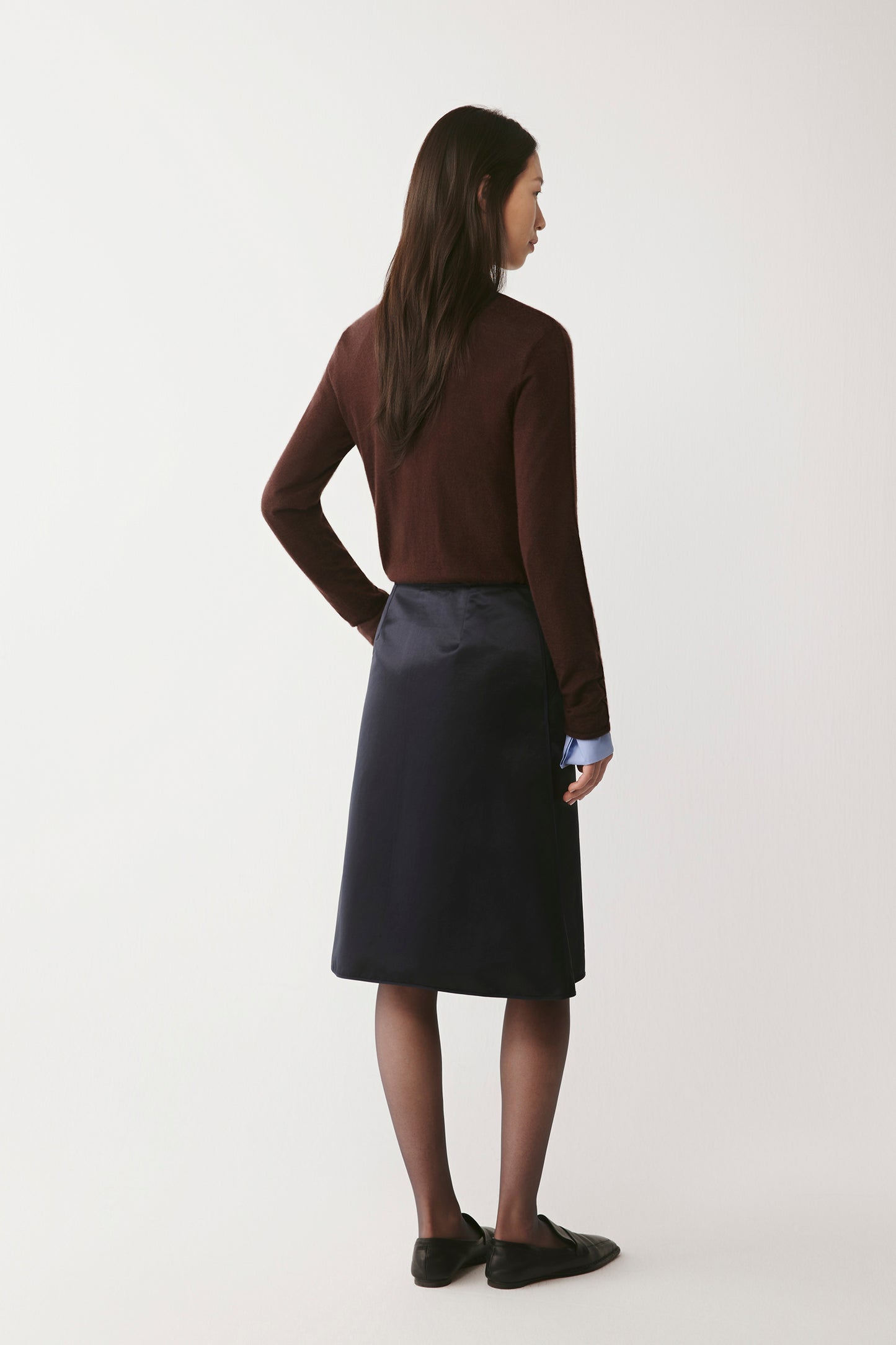 Back view of the brown cashmere pullover, highlighting its smooth finish and clean silhouette.