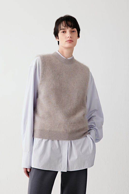 Three-quarter front view showing the soft volume, relaxed fit and colour variation of the knit.