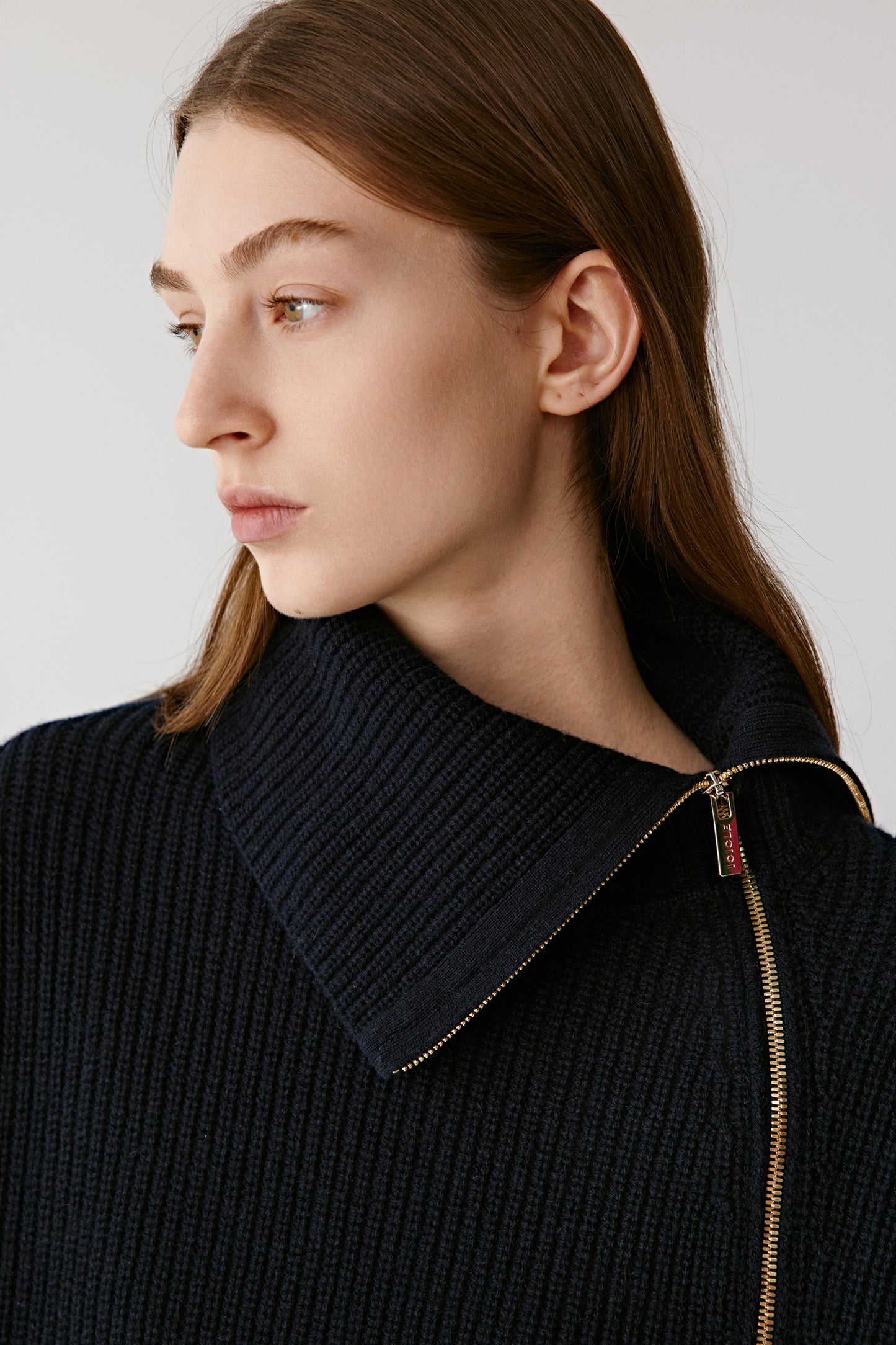 Asymmetrical Cardigan in Wool and Cashmere with Zip Fastening