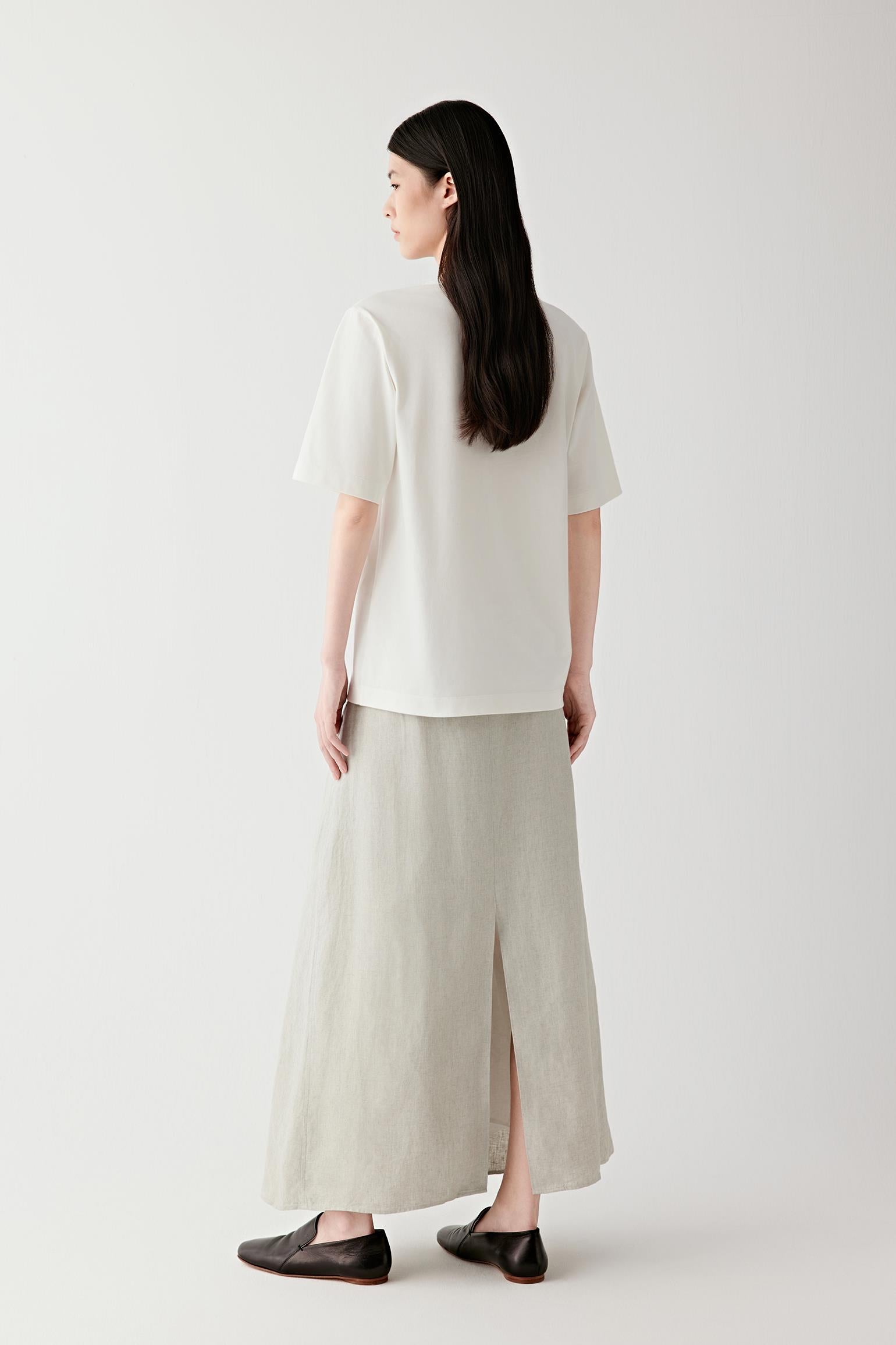 Side or three-quarter view emphasizing the soft drape and clean proportions of the silhouette. The lightweight cotton jersey falls naturally while preserving a balanced line.
