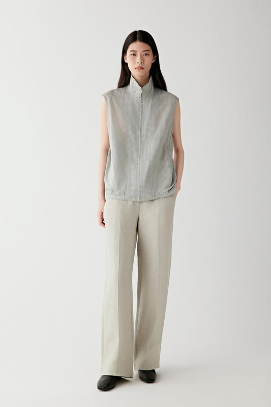 Full-length front view showing the straight silhouette, fitted waistband and elongated proportions. Pressed leg creases create structure and continuity through the silhouette while maintaining fluid movement.