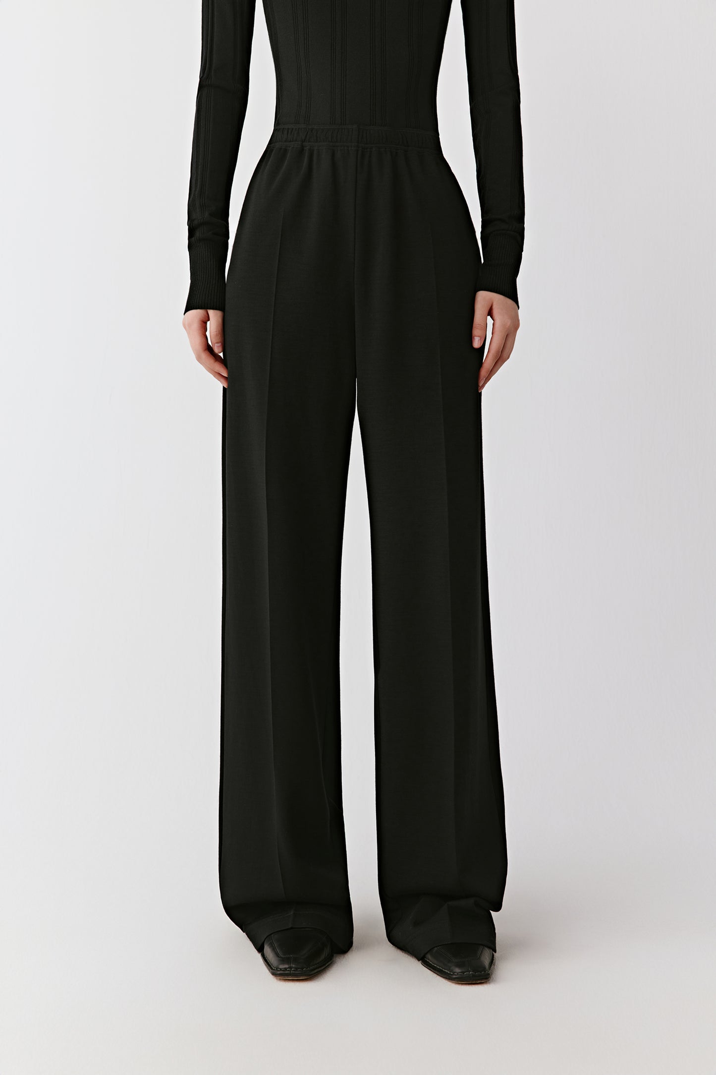 Pantalon droit en jersey de laine peignée brossée