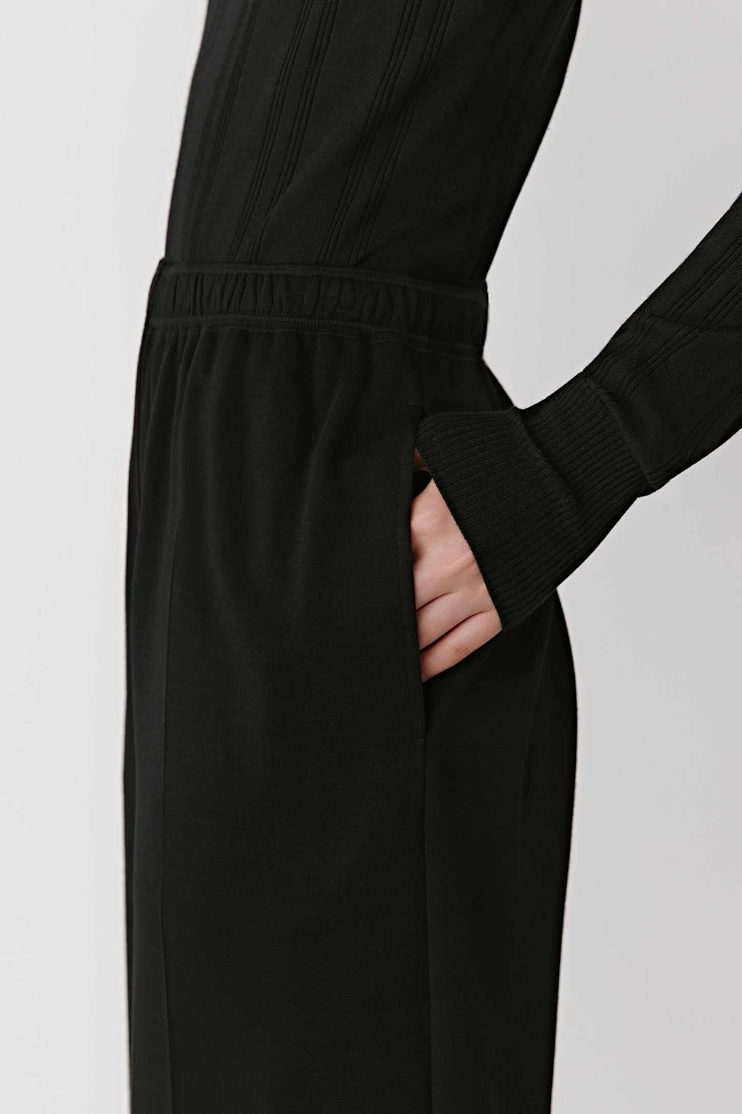 Pantalon droit en jersey de laine peignée brossée