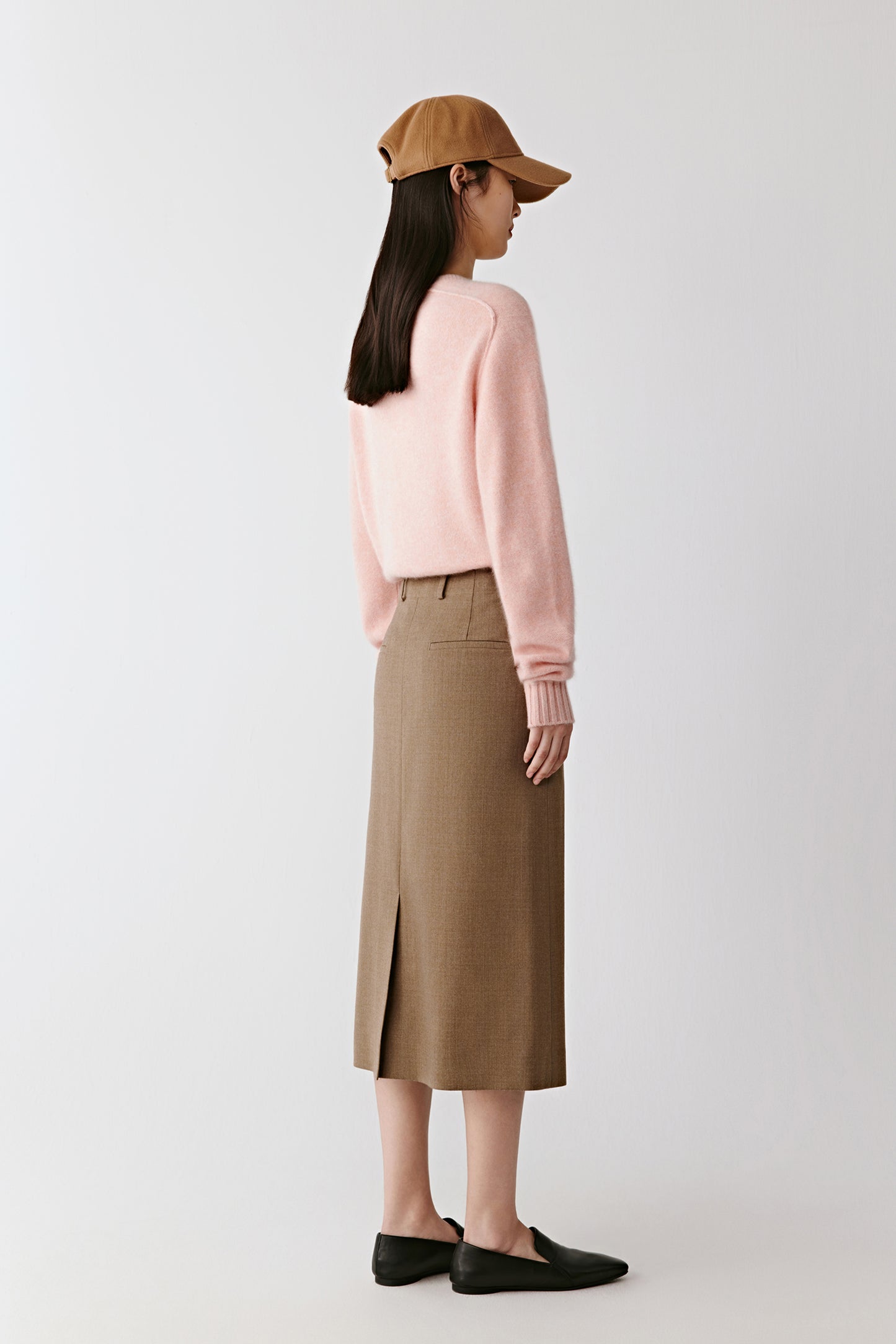 The back of the jumper reveals the smooth knit finish and natural fall of the cashmere fabric.