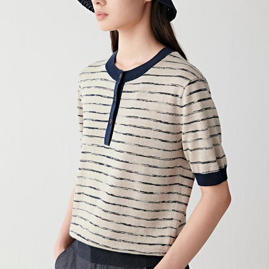 Video showing walking movement, highlighting fluidity of the knit, breathability and natural drape across torso and sleeves
