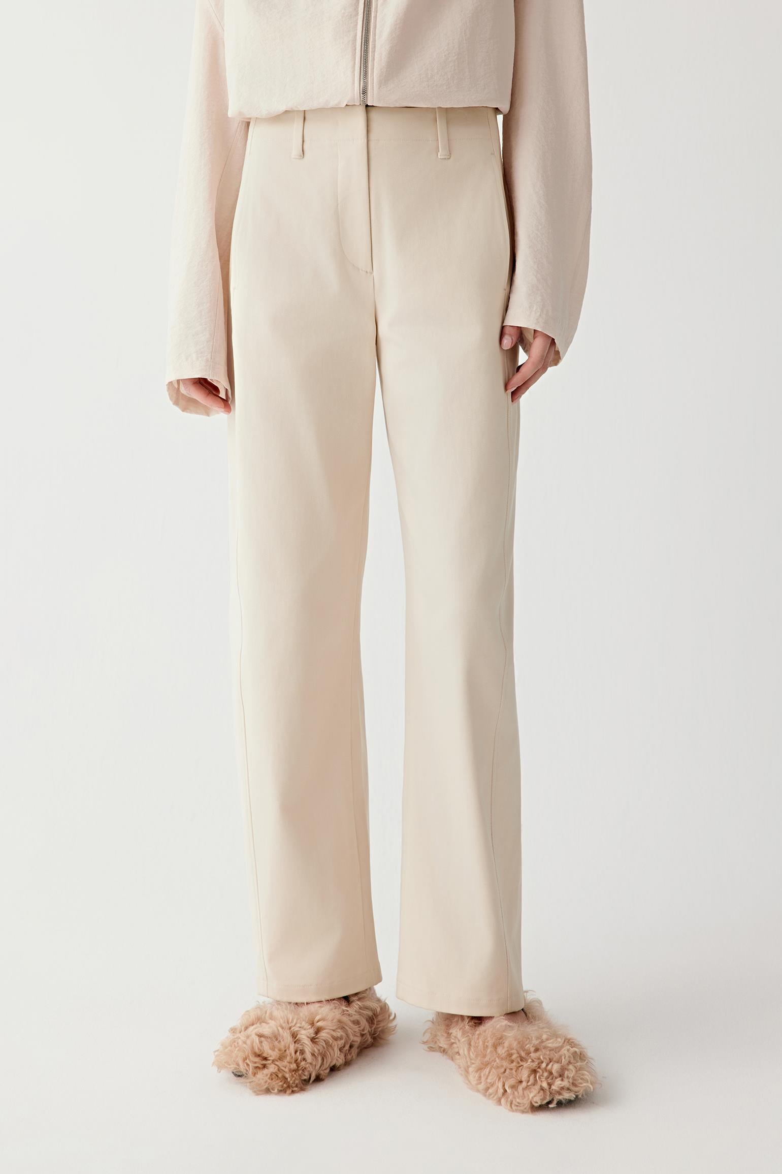 Video showing walking movement, emphasizing structure, slight elasticity and fluidity through the legs