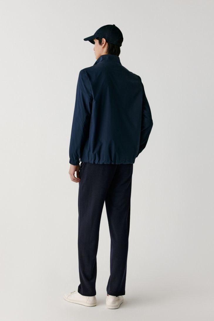 Straight-leg trousers with an adjustable waist