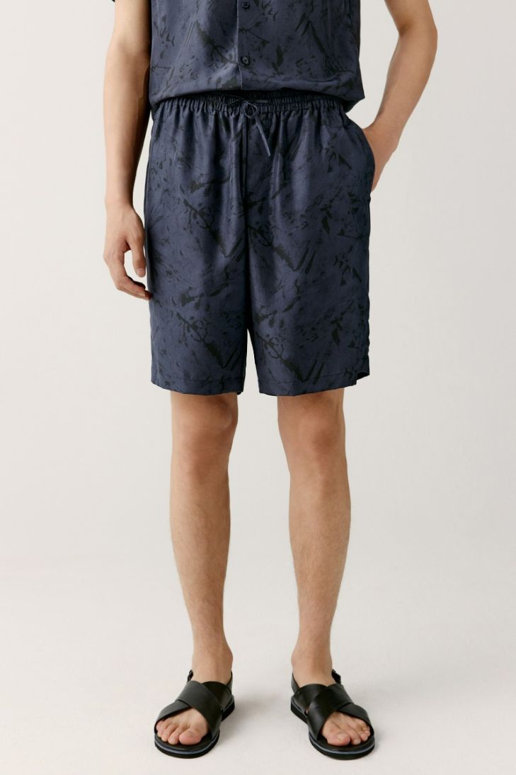 Silk shorts with an elasticated waist