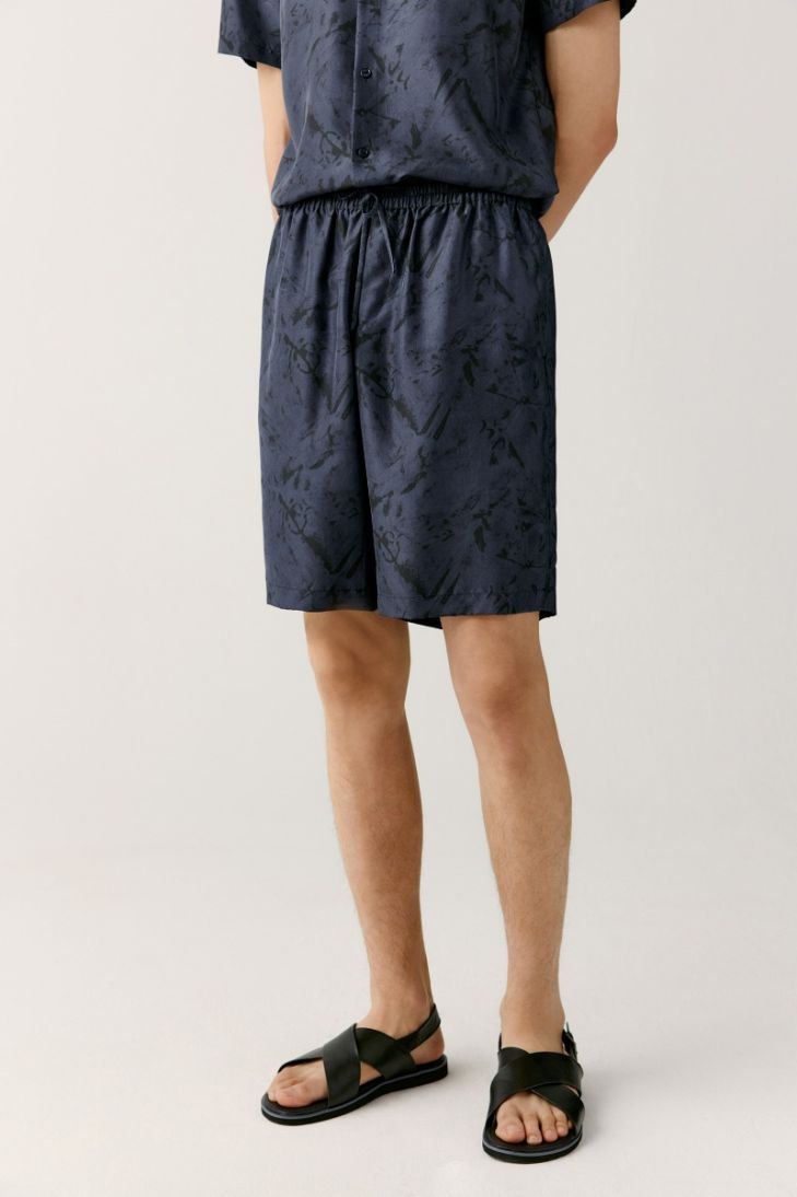 Silk shorts with an elasticated waist