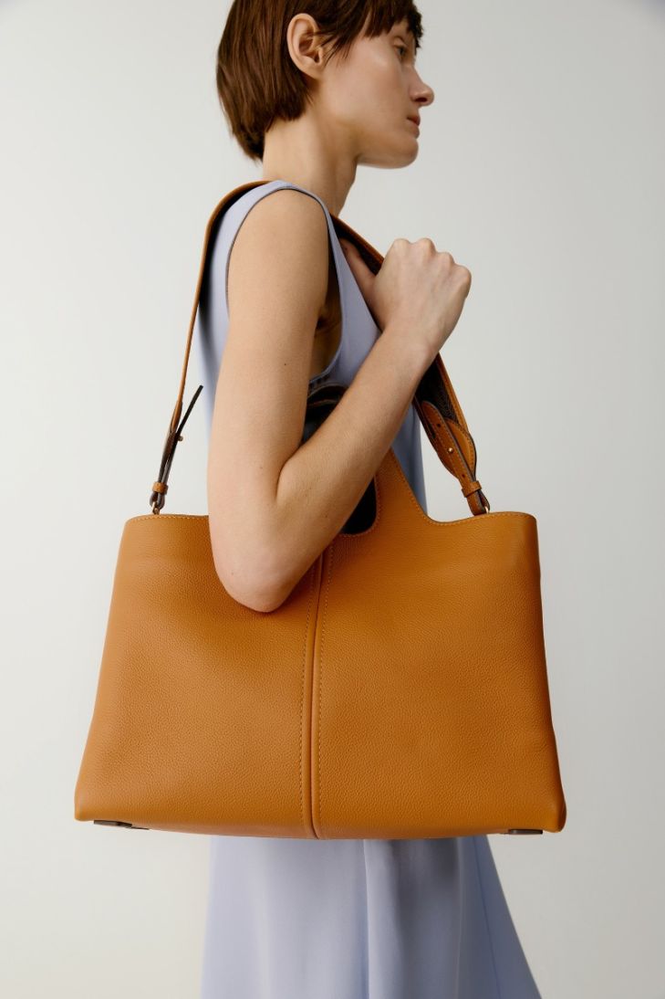 Slit Business grained leather bag