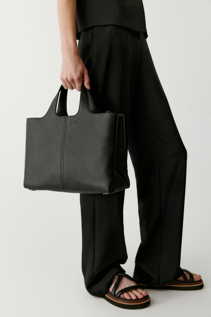 Slit Business grained leather bag