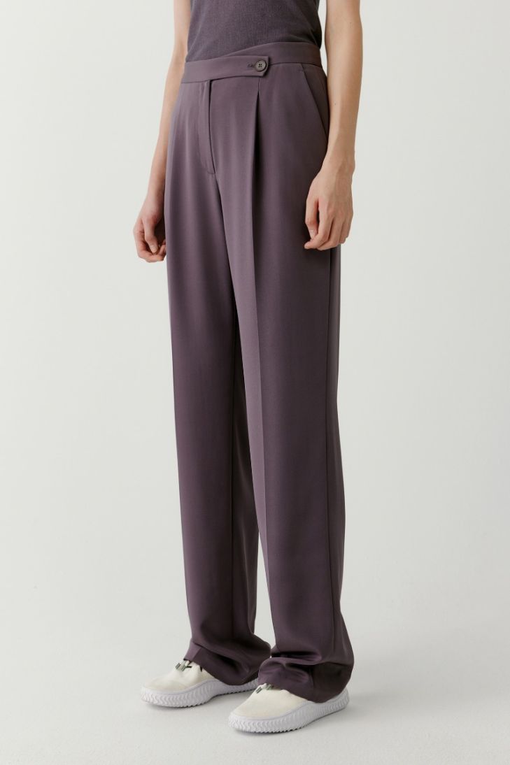 Pleated silk crepe trousers