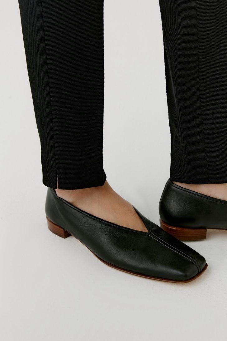 Leather flat shoes