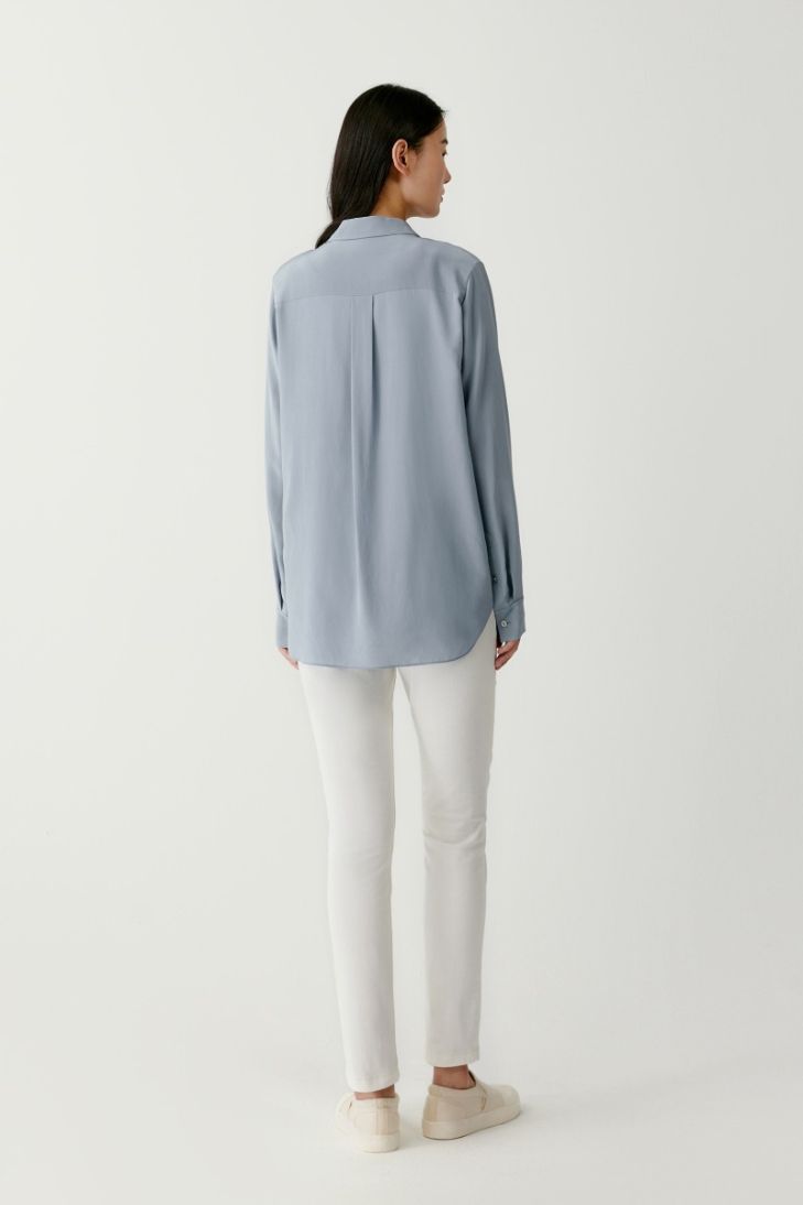 Straight fit silk shirt with patch pockets
