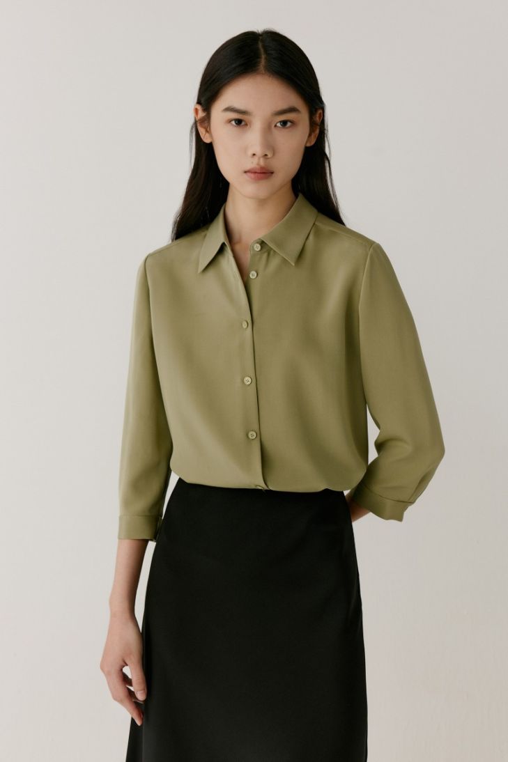 Silk crepe shirt with three-quarter sleeves