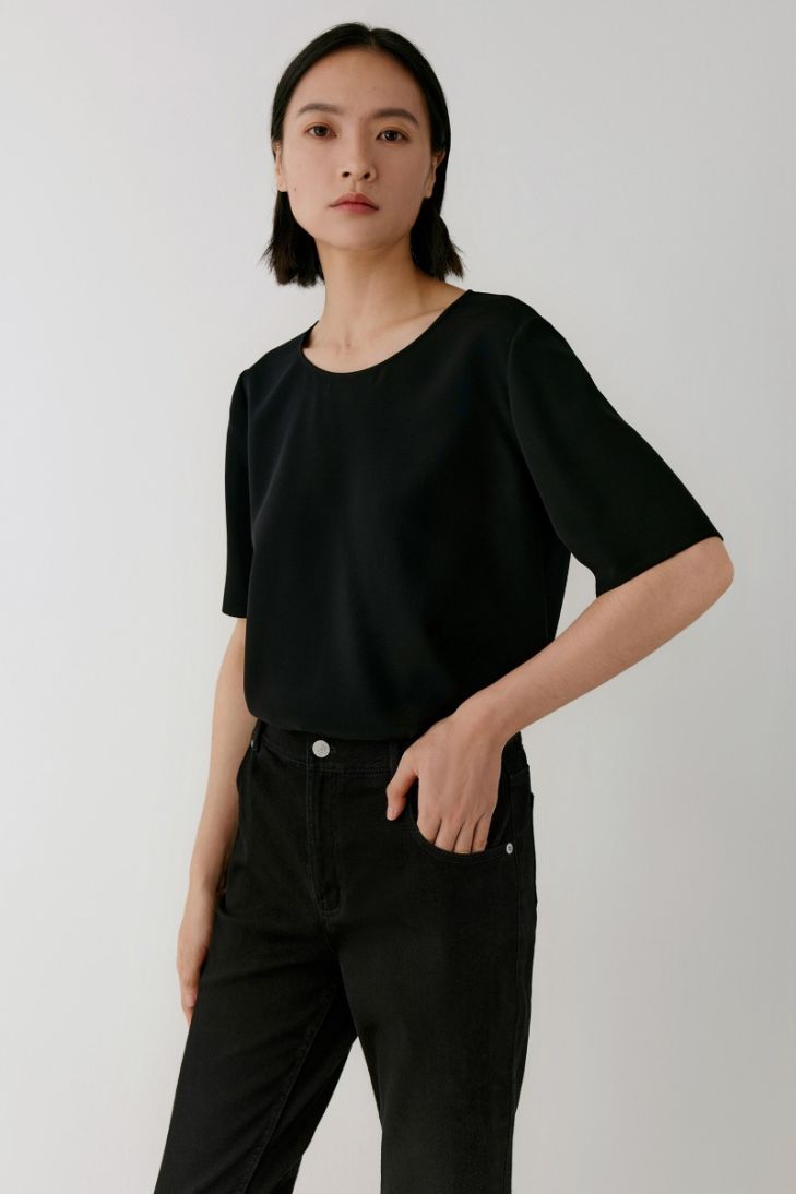 Loose-fit silk blouse