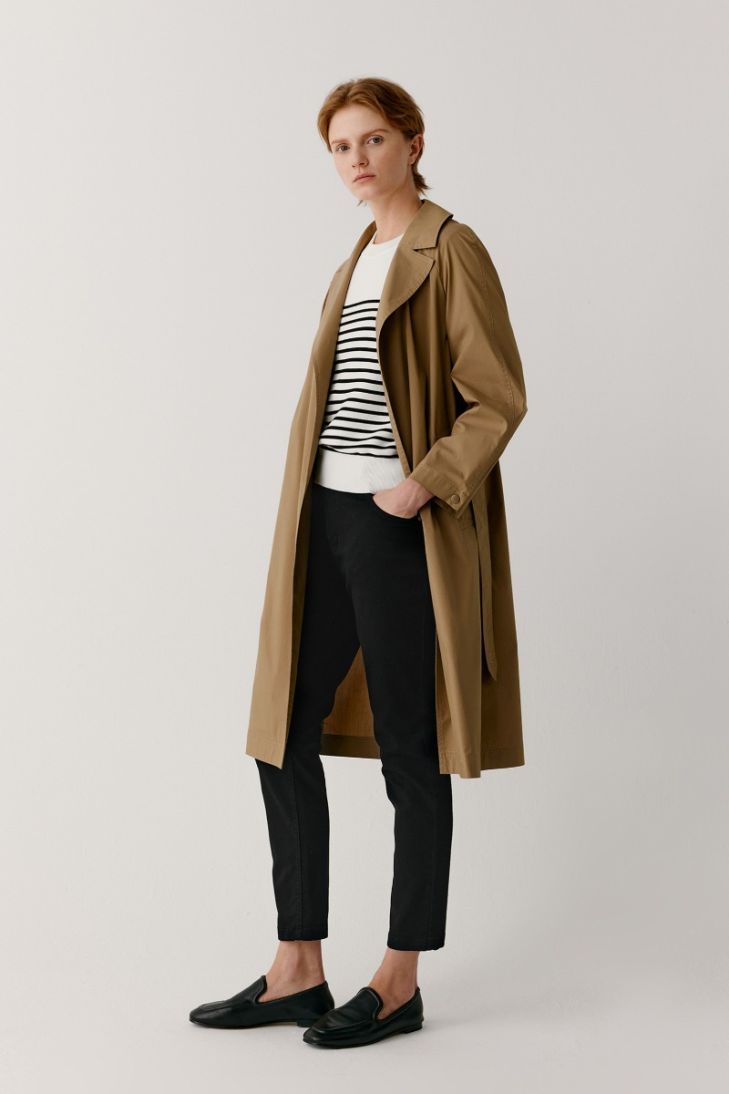 Long trench coat with notched lapels